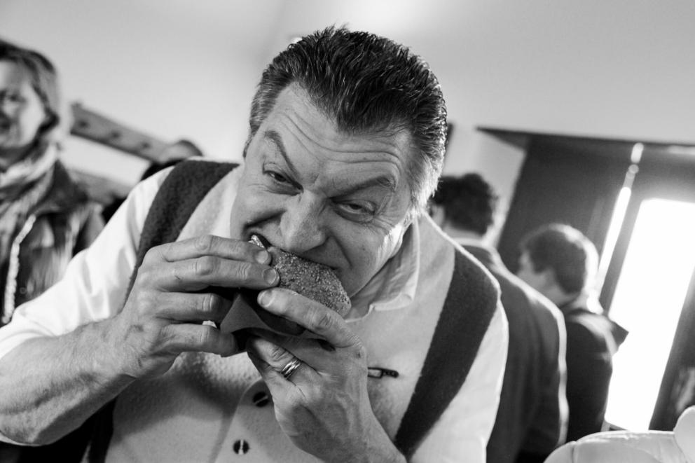Galleria fotograficaGiuseppe Indorato,&nbsp;dell&rsquo;azienda&nbsp;Nero Maialino&nbsp;di Adrano (Ct), prepara le sue prelibatezze. Tutte le foto sono di Salvo Mancuso
Dario Cecchini e Pawel Sacha
Luciano Pennisi e Giovanni Santoro, chef dello Shalai
Saro Pennisi
Alessio Planeta, Dario Cecchini, Pawel Sacha
Patricia Toth, enologo di casa Planeta, e Arianna Occhipinti
Giuseppe Indorato
Saro Pennisi e Dario Cecchini
Finale in bianco e nero:&nbsp;Saro Pennisi, Pawel Sacha,&nbsp;Bonetta Dell'Oglio
