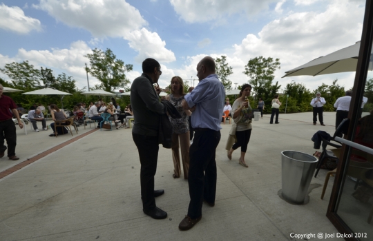 Galleria fotograficaPaolo Casanova, chef padrone di casa del Dopolavoro
Sullo sfondo, il nippo-brasiliano Roberto Okabe, protagonista con i maki in versione rubitt
La Lingua cotta in due modi di Eugenio Roncoroni e Beniamino Nespor del ristorante Al MercatoProve generali della Brass Jazz Band
L'Anguria con quartirolo e menta di Alice Delcourt, chef dell'Erba BruscaDegustazione di rubitt
Acqua Panna e S.Pellegrino e Birra Moretti, sponsor della maratona insieme a Lavazza, Inoxpi&ugrave;, San Bitter e Macelleria Annunciata
Cesare Battisti, il "padre" dei rubitt: al Ratan&agrave;, Battisti propone da sempre le "piccole cose di pregio" all'ora dell'aperitivo
&nbsp;Il Panino con lampredotto in due bocconi: il rubitt &egrave; a firma Roncoroni&Nespor
La Tartare di vitello sanato con bottarga, uova di trota e topinambur croccante di Cesare Battisti. La splendida carne &egrave; della Macelleria Annunciata di Milano
Maratona a suon di jazz
La Frittura di schie su polentina mediterranea di Paolo Casanova
Uno dei tre dolci rubitt del pasticciere Luca De Santi: il Biscotto bretone croccante con albicocca marinata al lime e cremoso allo yogurt. De Santi ha anche firmato la merenda del pomeriggio con biscotti e gelatine.
La lavagna del Dopolavoro con il Menu Rubitt
Un'esterna dell'HangarBicocca
Maki Selection by Roberto Okabe e Gustavo YoungI cooking show svolti durante la maratona: ogni chef ha spiegato segreti e passaggi di ciascuna sua piccola creazioneLe Uova in salamoia di Roncori e Nespor
&nbsp;Lo Scottadito di Cesare Battisti
Degustazione di rubitt
