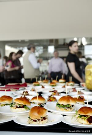 Galleria fotograficaPaolo Casanova, chef padrone di casa del Dopolavoro
Sullo sfondo, il nippo-brasiliano Roberto Okabe, protagonista con i maki in versione rubitt
La Lingua cotta in due modi di Eugenio Roncoroni e Beniamino Nespor del ristorante Al MercatoProve generali della Brass Jazz Band
L'Anguria con quartirolo e menta di Alice Delcourt, chef dell'Erba BruscaDegustazione di rubitt
Acqua Panna e S.Pellegrino e Birra Moretti, sponsor della maratona insieme a Lavazza, Inoxpi&ugrave;, San Bitter e Macelleria Annunciata
Cesare Battisti, il "padre" dei rubitt: al Ratan&agrave;, Battisti propone da sempre le "piccole cose di pregio" all'ora dell'aperitivo
&nbsp;Il Panino con lampredotto in due bocconi: il rubitt &egrave; a firma Roncoroni&Nespor
La Tartare di vitello sanato con bottarga, uova di trota e topinambur croccante di Cesare Battisti. La splendida carne &egrave; della Macelleria Annunciata di Milano
Maratona a suon di jazz
La Frittura di schie su polentina mediterranea di Paolo Casanova
Uno dei tre dolci rubitt del pasticciere Luca De Santi: il Biscotto bretone croccante con albicocca marinata al lime e cremoso allo yogurt. De Santi ha anche firmato la merenda del pomeriggio con biscotti e gelatine.
La lavagna del Dopolavoro con il Menu Rubitt
Un'esterna dell'HangarBicocca
Maki Selection by Roberto Okabe e Gustavo YoungI cooking show svolti durante la maratona: ogni chef ha spiegato segreti e passaggi di ciascuna sua piccola creazioneLe Uova in salamoia di Roncori e Nespor
&nbsp;Lo Scottadito di Cesare Battisti
Degustazione di rubitt
Pomeriggio al Dopolavoro
Eugenio Roncoroni e Paolo Casanova