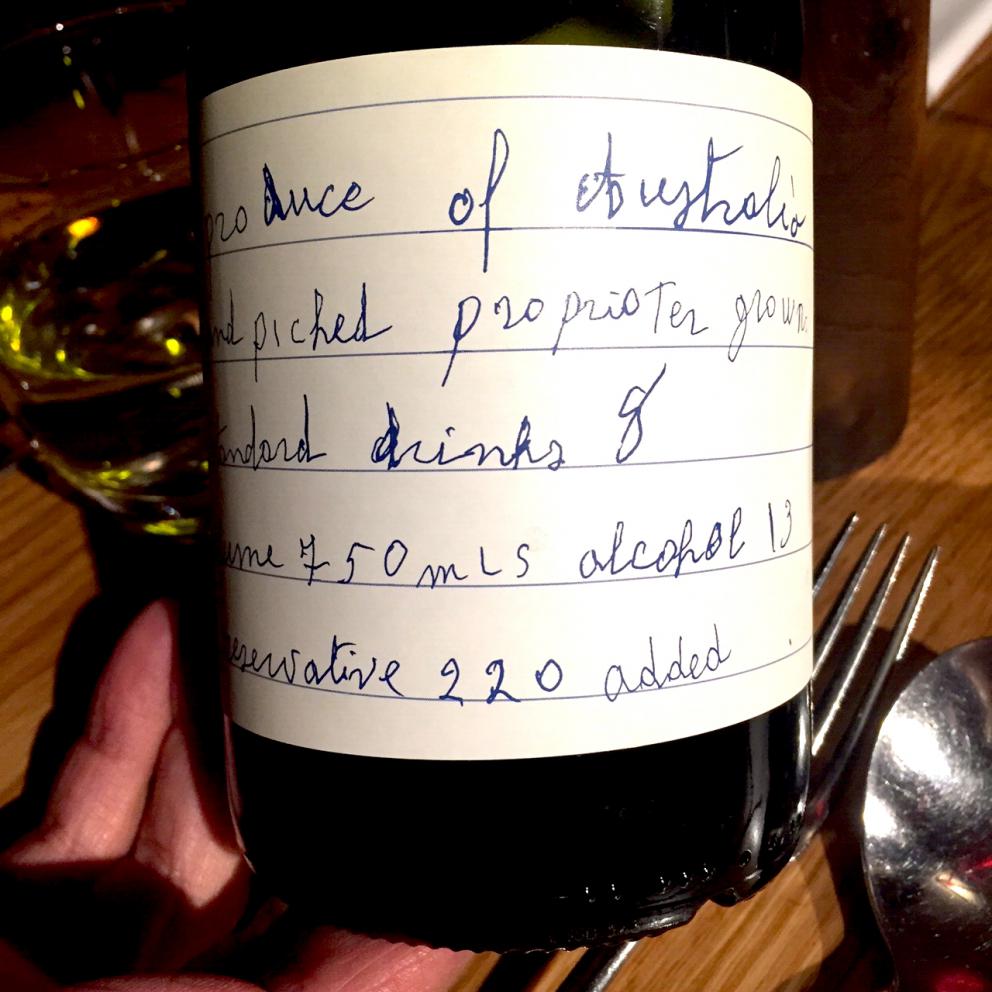Galleria fotografica






Con l'aereo che sarebbe atterrato all'aeroporto di Melbourne alle 4.20 del mattino di martedì 4 aprile, ha fatto davvero piacere entrare della stanza 1729 del Langham Hotel lungo la South Bank del fiume Yarra e trovarvi della frutta fresca









Lo skyline notturno di Melbourne dalla camera al Langham. Il sole sarebbe sorto un paio d'ore dopo









Prima colazione con vista sul centro di Melbourne e il corso del fiume Yarra









Nicolas Chatenier, responsabile del panel francese nella giuria dei 50 Best, ha invitato stampa, cuochi e amici al Philippe Restaurant in pieno centro di Melbourne. «La Francia e i Fifty hanno avuto in passato relazioni torbulente che stiamo superando e così eccoci qui da uno chef che ha lavorato per anni e anni con Paul Bocuse». In effetti Philippe Mouchel è quanto di più lontano possiamo aspettarci oggi da una tavola contemporanea. Da un eccesso all'altro?









Clement Vachon e Yannick Alléno









Mauro Colagreco e Massimiliano Alajmo. Per la prima volta è toccato al fratello chef rappresentare le Calandre ai 50 Best. In passato, a Londra e a New York, era sempre andato Raffaele Alajmo









Dominique Crenn, argento vivo









Una tavola italiana è sempre allegra e calamita tutti, anche Yoshihiro Narisawa









La prima cena a Melbourne? Cafè Di Stasio, la buona Italia nel mondo






