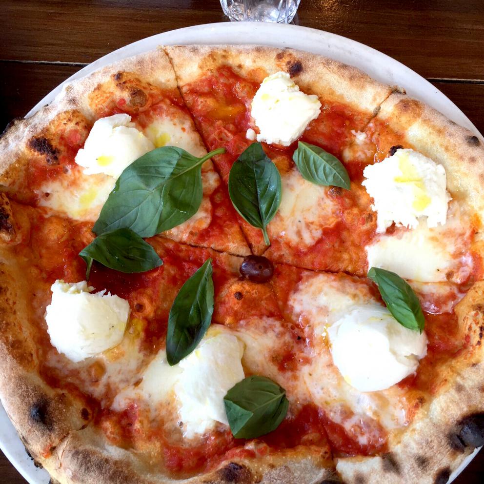 Galleria fotografica






Con l'aereo che sarebbe atterrato all'aeroporto di Melbourne alle 4.20 del mattino di martedì 4 aprile, ha fatto davvero piacere entrare della stanza 1729 del Langham Hotel lungo la South Bank del fiume Yarra e trovarvi della frutta fresca









Lo skyline notturno di Melbourne dalla camera al Langham. Il sole sarebbe sorto un paio d'ore dopo









Prima colazione con vista sul centro di Melbourne e il corso del fiume Yarra









Nicolas Chatenier, responsabile del panel francese nella giuria dei 50 Best, ha invitato stampa, cuochi e amici al Philippe Restaurant in pieno centro di Melbourne. «La Francia e i Fifty hanno avuto in passato relazioni torbulente che stiamo superando e così eccoci qui da uno chef che ha lavorato per anni e anni con Paul Bocuse». In effetti Philippe Mouchel è quanto di più lontano possiamo aspettarci oggi da una tavola contemporanea. Da un eccesso all'altro?









Clement Vachon e Yannick Alléno









Mauro Colagreco e Massimiliano Alajmo. Per la prima volta è toccato al fratello chef rappresentare le Calandre ai 50 Best. In passato, a Londra e a New York, era sempre andato Raffaele Alajmo









Dominique Crenn, argento vivo









Una tavola italiana è sempre allegra e calamita tutti, anche Yoshihiro Narisawa









La prima cena a Melbourne? Cafè Di Stasio, la buona Italia nel mondo









Rinaldo Di Stasio, per tutti Ronnie, produce vino nella Yarra Valley dal 1994. Le etichette le cura suo padre in maniera molto singolare: scrivendo l'originale a mano



















«DOC, siamo nati pizzaioli» è scritto su una grande lavagna in una delle due pizzerie chiamate DOC da Tony Nicolini. Questa è quella in Albert Park









La stessa inquadratura di prima ma con i fattori invertiti per evidenziare la foto di papà Nicolini quando era un giovane pizzaiolo arrivato nella metropoli dello stato di Victoria









Volo di mongolfiere su Melbourne all'alba di mercoledì 5 aprile 2017









Mercoledì 5 aprile, ore 9.30 del mattino, il giorno della verità dei Fifty Best 2017: la tensione di Massimo Bottura in attesa della sera









Massimo Bottura e Ben Shewry, chef neozelandese trapiantato a Melbourne in Australia









Dan Barber, chef-patron di Blue Hill at Stone Barns poco a nord di New York. Profeta della sostenibilità a 360° ha sospirato e poi sorriso quando gli abbiamo chiesto di Donald Trump presidente: «Il mio lavoro diventa più difficile, ma la sfida molto più interessante»









A conferenza e interviste concluse, posano i 5 chef intervistati. Da sinistra verso destra Gaggan Anand, Dan Barber, Elena Arzak, Virgilio Martinez e Yannick Alléno









Foto ricordo per me con, da sinistra, Virgilio Martinez, Valeria Senigaglia, Alessandra Gesuelli, Gaggan Anand e Elisabetta Canoro









Mercoledì 5 aprile a Melbourne: alle 6.30 della sera vengono aperti gli ingressi del Royal Exhibition Building e i quasi 1000 invitati iniziano a defluire, suddivisi in due file. A destra red carpet per i vip, a sinistra il dietro le quinte per la stampa









Finiti gli scatti con mogli, fidanzate e amici, Alajmo, Bottura, Crippa e Romito, reggendo un A4 ciascuno, ricorderanno così l'amico Bob Noto, scomparso a Torino lo scorso 23 marzo. Davvero un bel gesto









All'incrocio dei due assi di un edificio che quando venne inaugurato, nel 1880, era il più grande dell'intera Australia, due grandi postazioni per il party post-premiazione. Da una parte il pesce...









E dall'altra la carne bovina. Lavorata sul posto, poi cotta alla brace all'esterno assieme a dell'ottimo agnello, la vista della mezzena di un manzo non ha entusiasmato tutti gli ospiti. Nell'alta cucina c'è anche chi è vegetariano o vegano...









Massimo Bottura e Massimiliano Alajmo ormai a giochi fatti e, soprattutto, annunciati









Tra gli espositori di cose buone durante la cerimonia anche Calia, un distributore di qualità con un miele da favola da fiori di Leatherwood, un arbusto che cresce in Tasmania. Ne ho chiesto un campione da portare con me in Italia, mi è stato dato con questa motivazione: «Lo prenda pure perché ha chiesto il permesso invece di mettersi in tasca la boccetta». In un certo senso, edificante









Il diavolo non fa i coperchi, l'iPhone non sempre fa le foto a fuoco soprattutto quando chi lo usa ha fretta di fissare un gruppo di mogli degli chef premiati come al centro Lara Gilmore, la signora Bottura









Ai fotografi professionisti le foto non vengono mai sfuocate. E se capita è perché lo volevano









Massimo Bottura non si separa mai da un tricolore che riporta i primi tre articoli della costituzione, uno per colore partendo ovviamante dal verde









Le premiazioni sono finite, la festa quasi e allora ben venga un paio di scarpe, comodissimi sandali per Ana Ros, Best Female Chef per il 2017









L'Higher Ground è un localone bello ma rumoroso accidenti, in centro a Melbourne, punto di riferimento per gli chef arrivati da tutto il mondo. Bottura e Humm vi hanno tenuto una conferenza prima della premiazione, Daniel vi è tornato con la moglie Olimpia il giorno dopo essere stato applaudito numero uno al mondo, giovedì 6 aprile









Toast e avocado all'Higher Ground per un cremoso inizio di giornata dopo una nottata in bianco per via dei 50 Best









Hummus con verdure e uovo in camicia, sempre per prima colazione all'Higher Ground









Un esterno a Carlton dove Tony Nicolini ha aperto il secondo DOC Pizza & Mozzarella Bar, 295 Drummond Street









La pizzeria di Tony Nicolini a Carlton dopo il servizio del pranzo. Nota importante: il motto di Nicolini gli fa onore: «People and pizza before profit», il cliente e il prodotto prima del profitto.









Il Grande Abruzzo in Italia e nel mondo: Tony Nicolini, ristoratore in Melbourne, e Niko Romito, da Castel di Sangro a un posto nella classifica dei World's 50 Best Restaurants 2017






