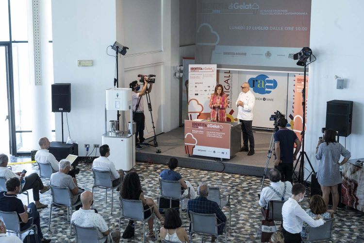 Un'immagine della prima edizione di Identità di Gelato Senigallia, nel 2020, sempre all'interno della Rotonda a Mare
