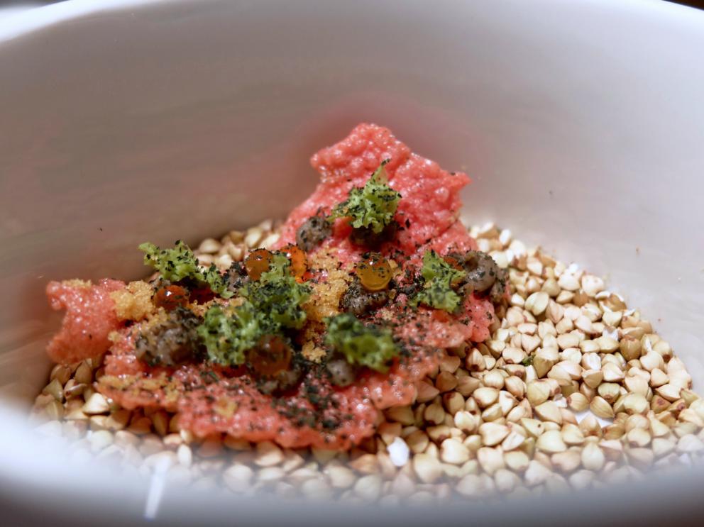 Galleria fotografica






La nostra bella cena nelle foto di Tanio Liotta. Si inizia subito ad alti livelli: Gnocco di zucchina gialla, finferli, il loro ristretto e tartufo






