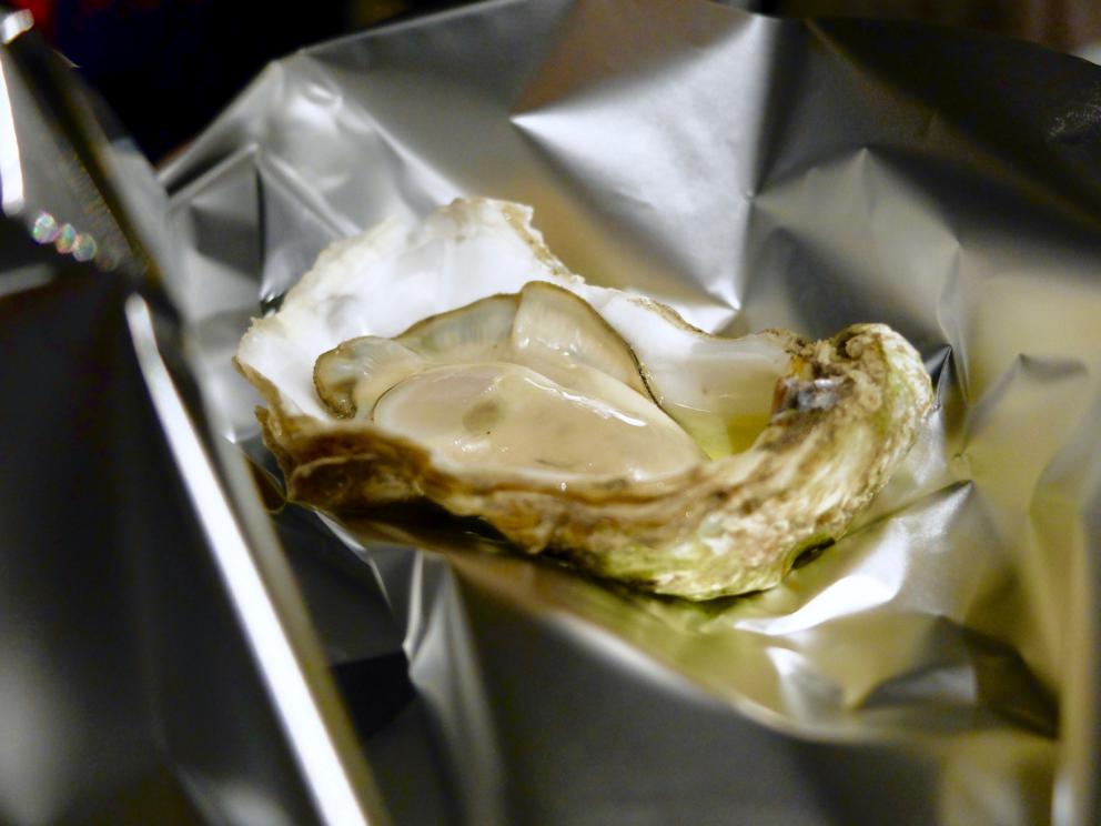 Galleria fotografica






La nostra cena da Riccardo Camanini negli scatti di Tanio Liotta. S'inizia: invece della solita stanca processione di appetizer, un piatto "vero": Mela, caprino, basilico









Tapioca, arancia e uova di salmerino






