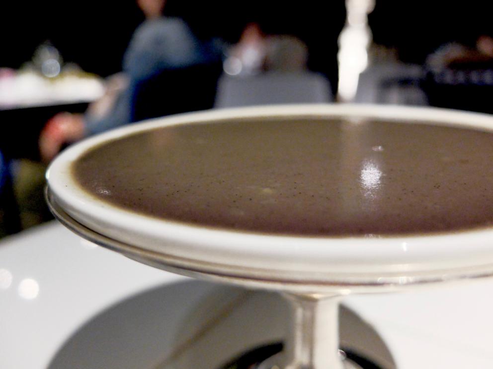 Galleria fotografica






La nostra cena da Riccardo Camanini negli scatti di Tanio Liotta. S'inizia: invece della solita stanca processione di appetizer, un piatto "vero": Mela, caprino, basilico









Tapioca, arancia e uova di salmerino









Ostrica Fine de Claire Krystale scottata, zenzero, olio di nocciole Igp. L'abbinamento tra ostriche e nocciole è sublime (lo avevamo già apprezzato da Luigi Taglienti): qui c'è anche il tocco magico dello zenzero









Tartare di pesce persico del Garda, maionese leggera di foglie di fico, semi di girasole tostati









Doppi bottoni, cavolo rapa, ricotta al limone, sgombro e colatura di alici di Cetara









Risotto in bianco, zenzero, acqua di governo della mozzarella: Camanini è un prestidigitatore che in questo caso non usa né burro né Parmigiano, ma nessuno se ne accorge









Trippa di baccalà, lumachine di mare, brodo di scoglio allo zafferano, ceci, basilico, foglie di mandarino essiccate. Un piatto dal gusto deciso, lo chef rievoca "l'altra cucina", è una specie di ode alla trattoria italiana e ai suoi sapori pieni. Rassicurante









Ad accompagnare le trippe di baccalà, una Bruschetta all'aglio, pimenton e 'nduja affumicata. Appunto, un inchino alla cucina popolare









Animelle di cuore di vitello, carote crude e fredde in saor, punch all’arancia, cumino, portulaca e geranio Leopoldo






