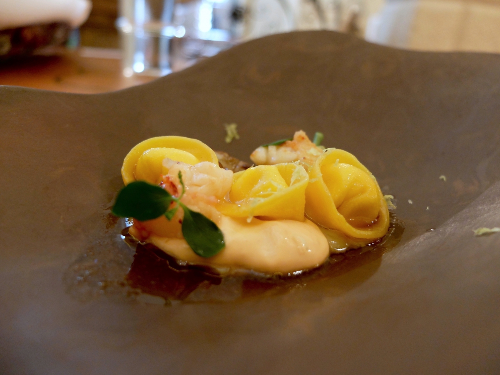 Galleria fotografica






I piatti di Marco Perez nella fotogallery di Tanio Liotta. Si parte con Salmerino e fumo









Cavolfiore, calamari e nocciola









Scampi e zucca, guanciale e polenta nera









Mozzarella e patata, daino e ginepro, polvere di porcini e tartufo









Puntarelle e caprino, lenticchie croccanti e acciuga









Risotto e robiola, trombette del morto e cenere






