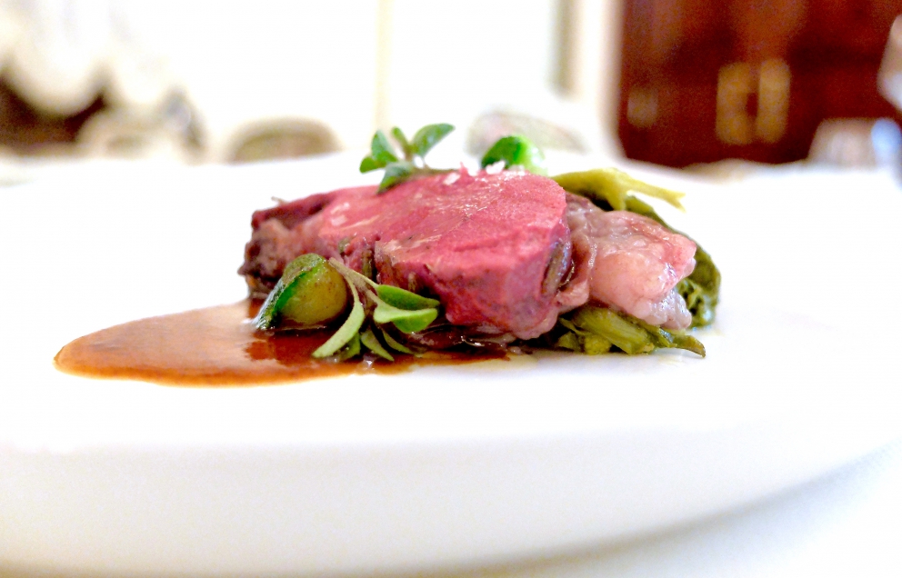 Galleria fotografica






La nostra cena all'Opéra nella fotogallery di Tanio Liotta. Partenza con Panino allo zafferano, crema di formaggio, purea di mango e mora ghiacciata









Gambero crudo e cotto, fiordilatte, lampone e mango, ossia come dare originalità a un crostaceo onnipresente






