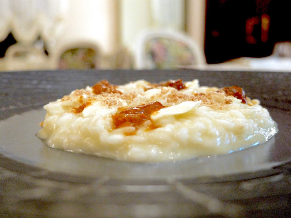 Galleria fotografica






La nostra cena all'Opéra nella fotogallery di Tanio Liotta. Partenza con Panino allo zafferano, crema di formaggio, purea di mango e mora ghiacciata









Gambero crudo e cotto, fiordilatte, lampone e mango, ossia come dare originalità a un crostaceo onnipresente









Fegatello di maiale con friarielli, sedano rapa e zucchine, eleganza dove non te l'aspetti









Zucca e cozze: zuppetta di zucca e cozze, pomodorini confit, crostini secchi di pane con extravergine e aceto balsamico






