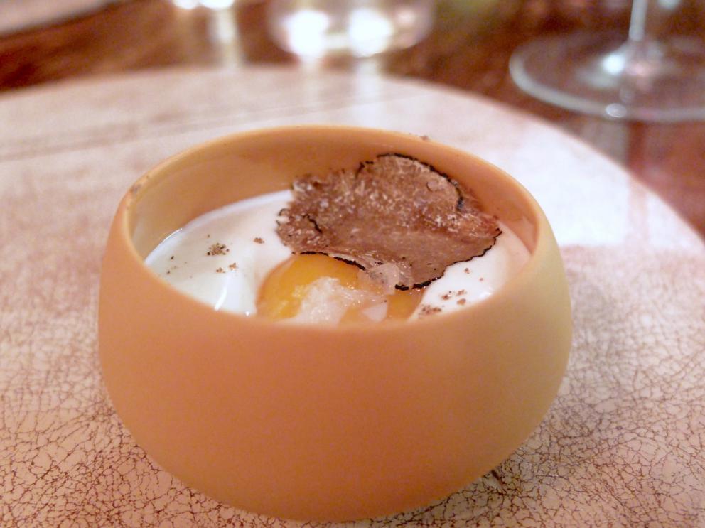 Photogallery






Our dinner at Cum Quibus in San Gimignano, portrayed by Tanio Liotta. We start with Fake green olive, garlic, oil and chilli pepper, olive crumble 






