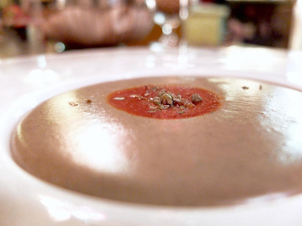 Photogallery






Our dinner at Cum Quibus in San Gimignano, portrayed by Tanio Liotta. We start with Fake green olive, garlic, oil and chilli pepper, olive crumble 









Mezzovo®: egg yolk, soffice di pecorino di Pienza, truffle, a classic by Sparacino. It’s even a trademark...









Pearl of liver with squid ink. Very good and persistent






