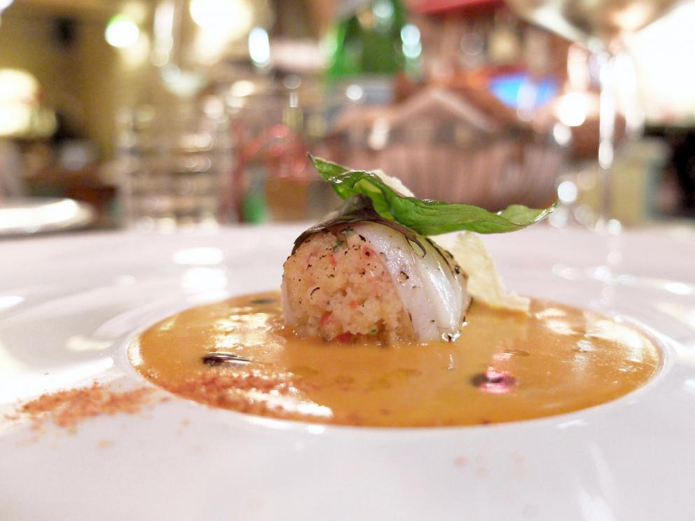 Photogallery






Our dinner at Cum Quibus in San Gimignano, portrayed by Tanio Liotta. We start with Fake green olive, garlic, oil and chilli pepper, olive crumble 









Mezzovo®: egg yolk, soffice di pecorino di Pienza, truffle, a classic by Sparacino. It’s even a trademark...









Pearl of liver with squid ink. Very good and persistent









Pizza liquida: mousse of bread, tomato, anchovies, oregano






