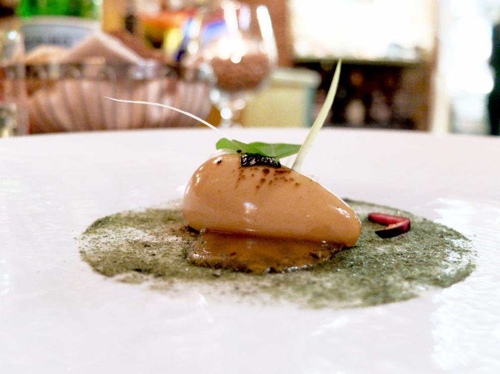 Photogallery






Our dinner at Cum Quibus in San Gimignano, portrayed by Tanio Liotta. We start with Fake green olive, garlic, oil and chilli pepper, olive crumble 









Mezzovo®: egg yolk, soffice di pecorino di Pienza, truffle, a classic by Sparacino. It’s even a trademark...









Pearl of liver with squid ink. Very good and persistent









Pizza liquida: mousse of bread, tomato, anchovies, oregano









Squid, panzanella, Parmigiano, basil, balsamic vinegar. The squid is seared, filled with panzanella, plus tomato jus, drops of balsamic vinegar, a wafer of Parmigiano and both fresh and fried basil









Bufala di capra e tartufo: fake mozzarella made with a mousse of goat cheese









Liver, mackerel, vinsanto, capers, lard






