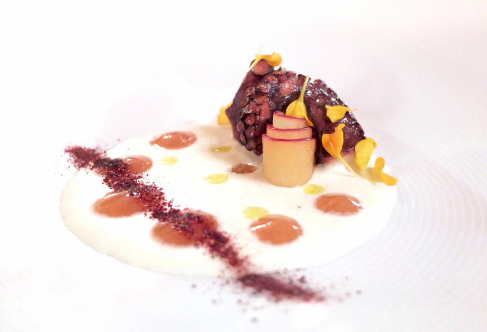 Photogallery






Our dinner at Cum Quibus in San Gimignano, portrayed by Tanio Liotta. We start with Fake green olive, garlic, oil and chilli pepper, olive crumble 









Mezzovo®: egg yolk, soffice di pecorino di Pienza, truffle, a classic by Sparacino. It’s even a trademark...









Pearl of liver with squid ink. Very good and persistent









Pizza liquida: mousse of bread, tomato, anchovies, oregano









Squid, panzanella, Parmigiano, basil, balsamic vinegar. The squid is seared, filled with panzanella, plus tomato jus, drops of balsamic vinegar, a wafer of Parmigiano and both fresh and fried basil









Bufala di capra e tartufo: fake mozzarella made with a mousse of goat cheese









Liver, mackerel, vinsanto, capers, lard









Foie gras Bavarian mousse, gel of miso, liquorice, chilli pepper, shallot, sea weeds. Great balance, a very elegant and aromatic dish









Buttons of lamb sweetbreads, garam masala, sour cream, fennel









Cannelloni with rabbit and puttanesca scauce









Tagliolini, ‘nduja, lime, mussels and horseradish. Pure deliciousness









Risotto, ajoblanco, pepper chutney, anchovy colatura, anchovies from the Sea of Cantabria. Pure deliciousness, part two






