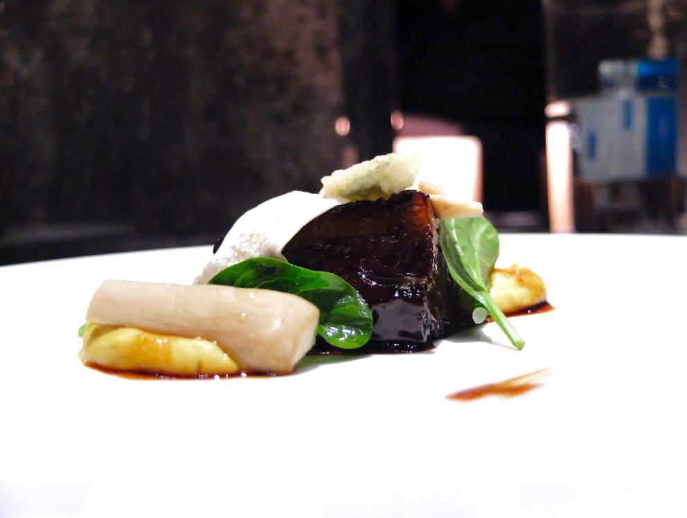 Galleria fotograficaLo staff dell'Iyo&nbsp;"orfano" di&nbsp;Haruo Ichikawa: da sinistra&nbsp;Masaki Okada, Matteo Ghiringhelli, Claudia Del Frate&nbsp;e&nbsp;Michele Biassoni
La nostra cena nelle foto di Tanio Liotta: appetizer
Alice Temaki: alice marinata nell'aceto di riso e yuzu, ricotta di bufala al wasabi fresco, spinacino novello, polvere di kombu e tobiko
Bufferfly Ebi: gambero viola di Sant'Antioco scottato in padella, carote multicolore marinate nel dashi e aceto di riso, estrazione di carota gialla, zenzero e sancho fresco, cappero di pantelleria candito
Ika somen:&nbsp;crudo di calamaro sfrangiato, caviale Kaluga Amur, verdure croccanti, uovo di quaglia e salsa soba dashi
Tartare 2.0: tonno rosso, topinambur, pistacchio di Bronte e pomodoro
Mi-so sbagliato: zuppa di crostacei e miso rossa, asparago di mare, tofu e nocciola tonda gentile
Gunkan 1: zucchina scottata e tartare di gamberi
Gunkan 2, ovvero&nbsp;Sake granchio:&nbsp;salmone, granchio reale, maionese e tobiko&nbsp;
Gunkan 3, ovvero&nbsp;Sake ikura: salmone e uova di salmone&nbsp;
Gunkan 4, ovvero&nbsp;Rose:&nbsp;ricciola, scampo, avocado, tobiko, maionese e salsa piccante&nbsp;
Gunkan 5, ovvero&nbsp;Toro out:&nbsp;ventresca di tonno con caviale &ldquo;Kaluga Amur&rdquo;
Hotate teriyaki:&nbsp;noci di capesante della Normandia scottate, indivia caramellata al mirin, aglio nero e misticanza orientale
Uchiwaebi yaki:&nbsp;cicala batti batti scottata in padella, estrazione di carciofi, patata viola nel dashi, cavolo cuore di bue e salsa tamari
