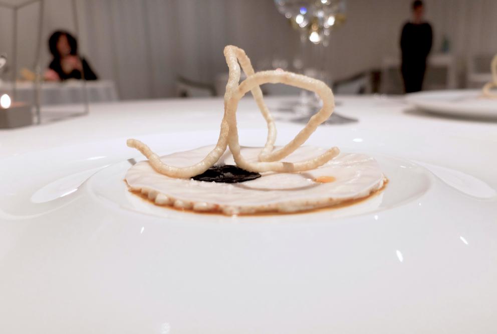 Photogallery






Water, oil, lemon and liquorice: purity. «I use it to clean the palate before the tasting. Water is energy, liquorice is synergic strength, lemon is my emblem, oil [chilled at -40°C] is my homeland»









Italy is also about bread. Taglienti makes it himself, with a 200-year-old mother yeast. On the small plate, at least two delicious types: whole wheat bread, to the right, and schiacciata with herbs and courgette flowers and dehydrated citrus fruits






