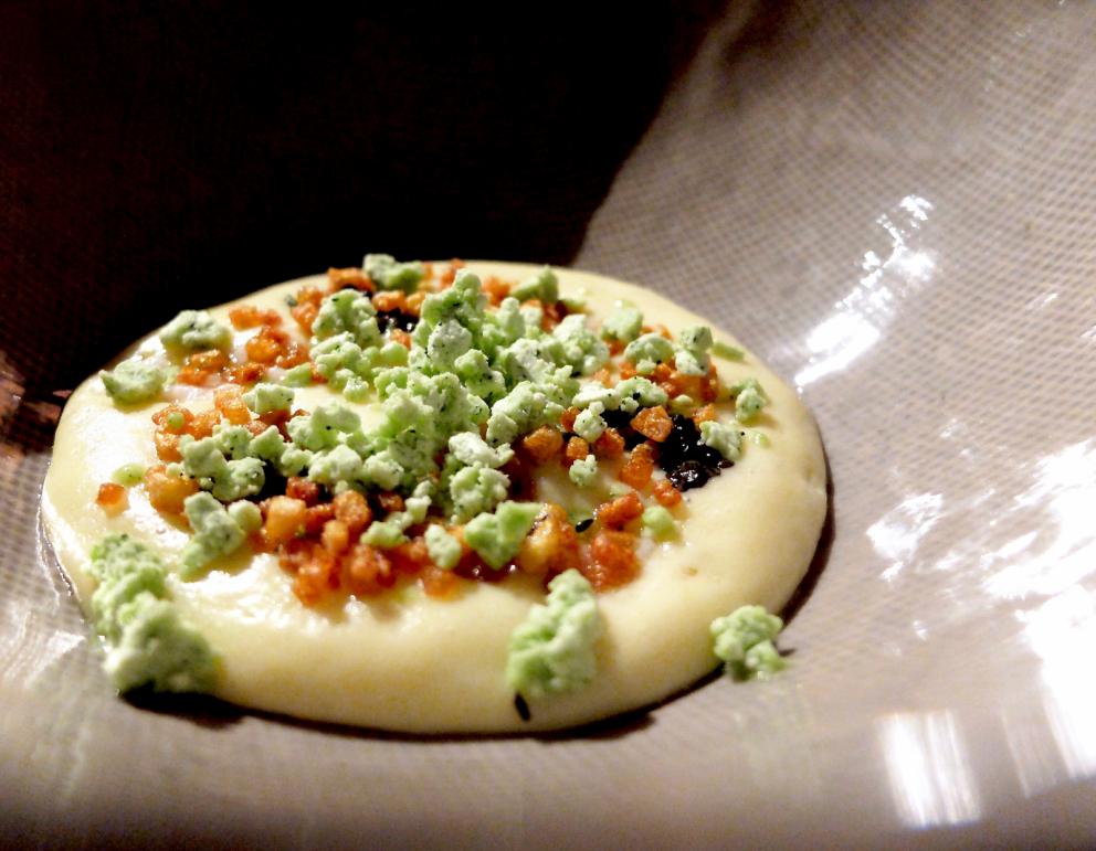 Galleria fotografica






I piatti della nostra cena, scatti di Tanio Liotta. Tartelletta di polenta, ricotta alla rucola e scaglie di grana e Schiacciata di patate, maionese al peperone, crema al peperone grigliato, salmone affumicato e avocado fresco. Bell'inizio









Tartare vegetale, caprino piccante aromatizzato all'arancia






