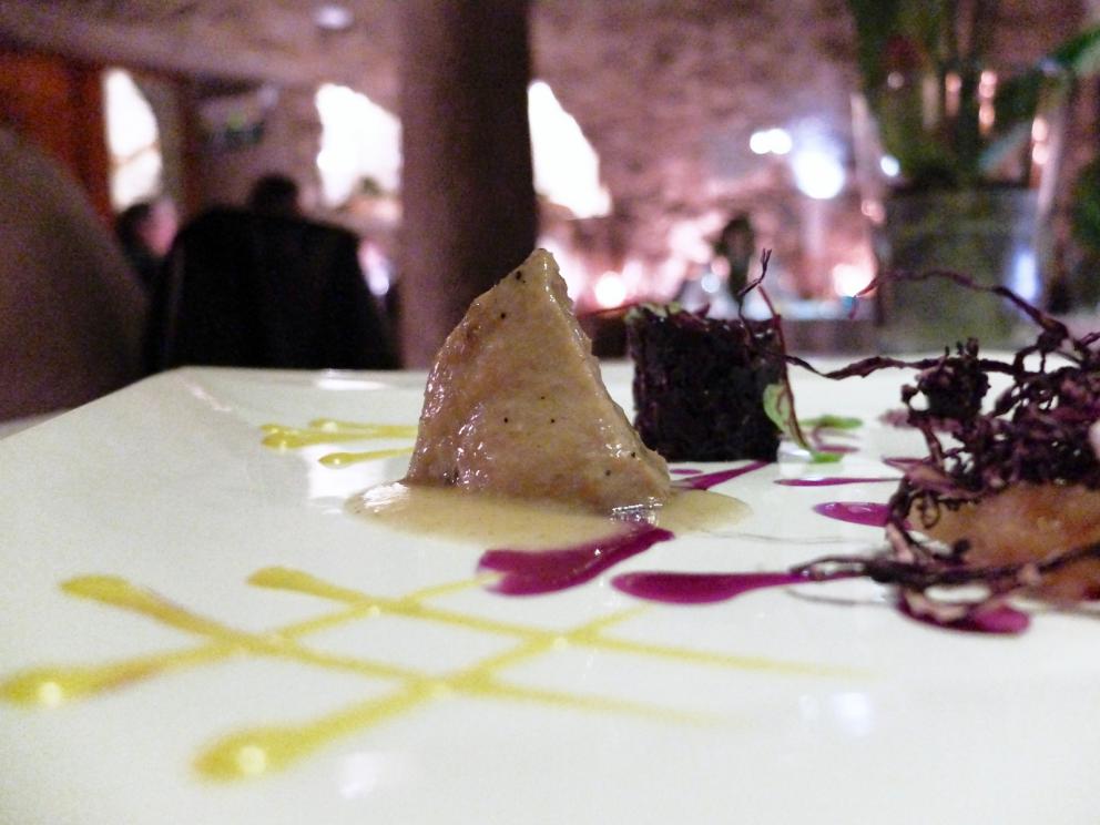 Photogallery






Our dinner at Kavcic, portrayed by Tanio Liotta. The appetizers are dedicated to the "late harvest": Barbera brittle, then Egg, potatoes, white truffle and dried tomato, finally Foie gras on a toast with raspberries, «it is tradition to eat goose on Saint Martin’s in Slovenia»









Anchovies from Istria, oil, lemon, rosemary, squid ink, pecorino, cheese, wheatgrass, glasswort and oil and orange, «our new interpretation of the classic fishermen’s sandwich»









Fake rice: Celeriac, smoked trout, powdered vegetables (parsley, carrots, tomato). A now classic trompe-l'œil, Tokuyoshi or Tassa come to mind









Fake pasta, «summer memory»: Adriatic squid, tomatoes from the Vipava valley, tomato sauce, dried crispy basil, «a play on temperatures and textures»









Oyster for all: oyster macerated in honey, then seasoned with extra virgin olive oil and cooked in its water. The pearl is made of frico









Third trompe-l'œil, fake gnocco, as it’s Octopus cooked in pancetta soup, with sauce of scampi and prawn carapace






