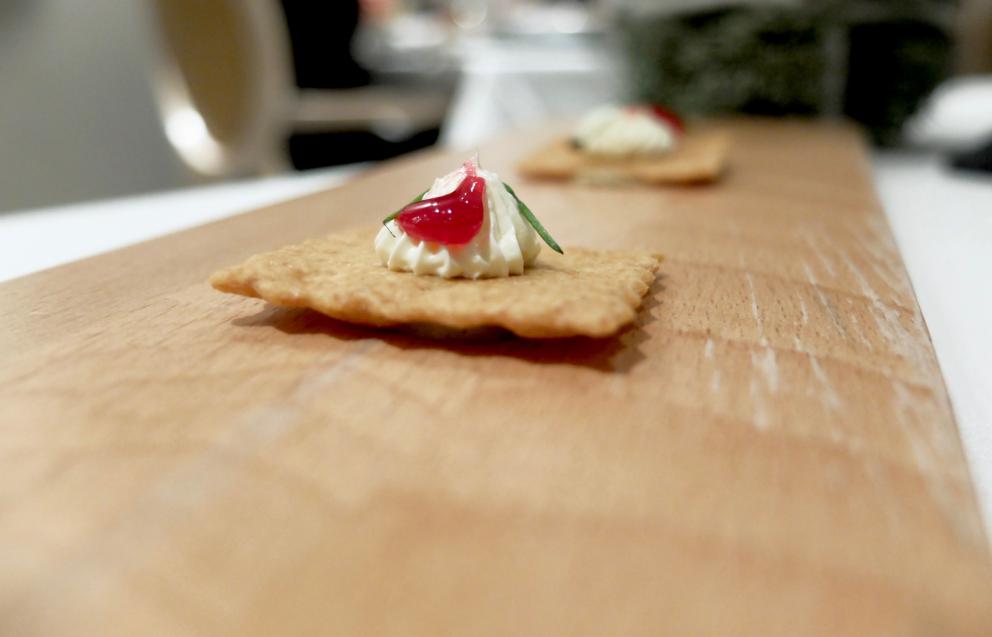 Galleria fotografica






Golosa ma armoniosa la cucina de Il Moro, nelle foto di Tanio Liotta. Fin dagli appetizer: qui Panelle con crema di pistacchi









Sfincioni






