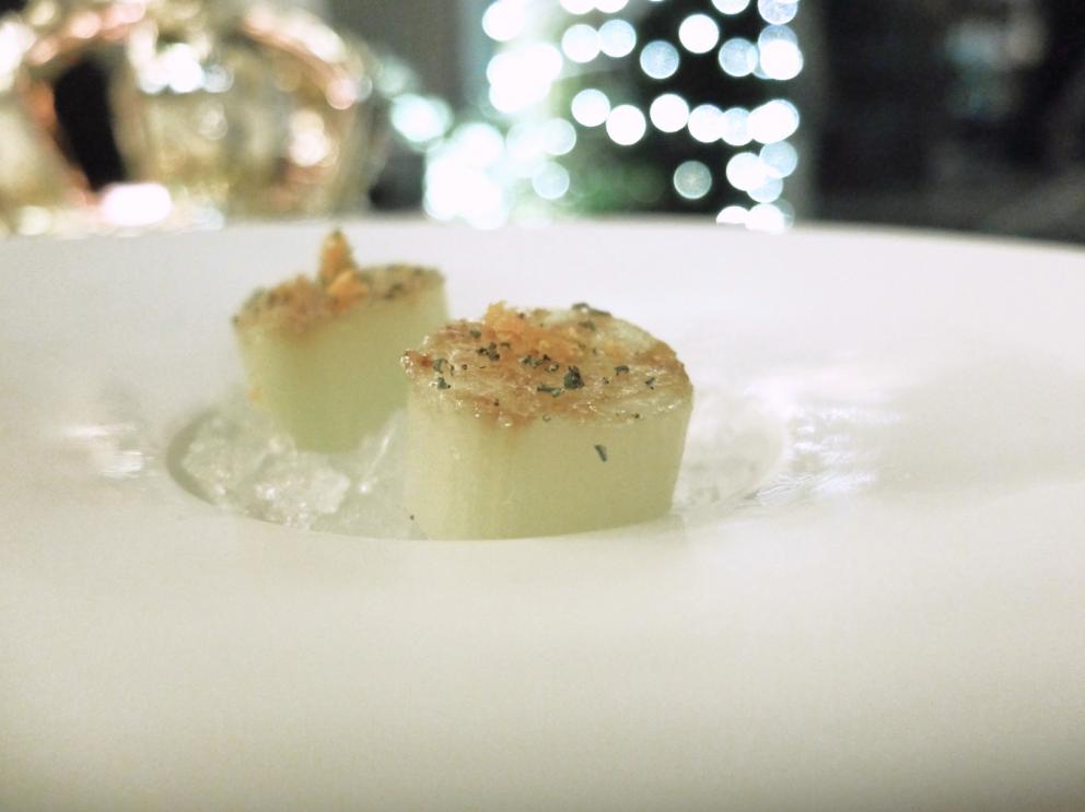 Photogallery






Our dinner at Leone Felice portrayed by Tanio Liotta. We start with the appetizers, already of the highest standards. Here is Polenta chips with octopus and its mayonnaise. Sommelier Valerio Cappiello, from Anacapri, at Albereta for 11 years now, pairs this with Bellavista Brut Edizione La Scala 2012









Chickpea farinata, mortadella and truffle mayonnaise is a perfect amuse bouche, in terms of texture and play with temperatures









Cheese, pepper and lime croquettes






