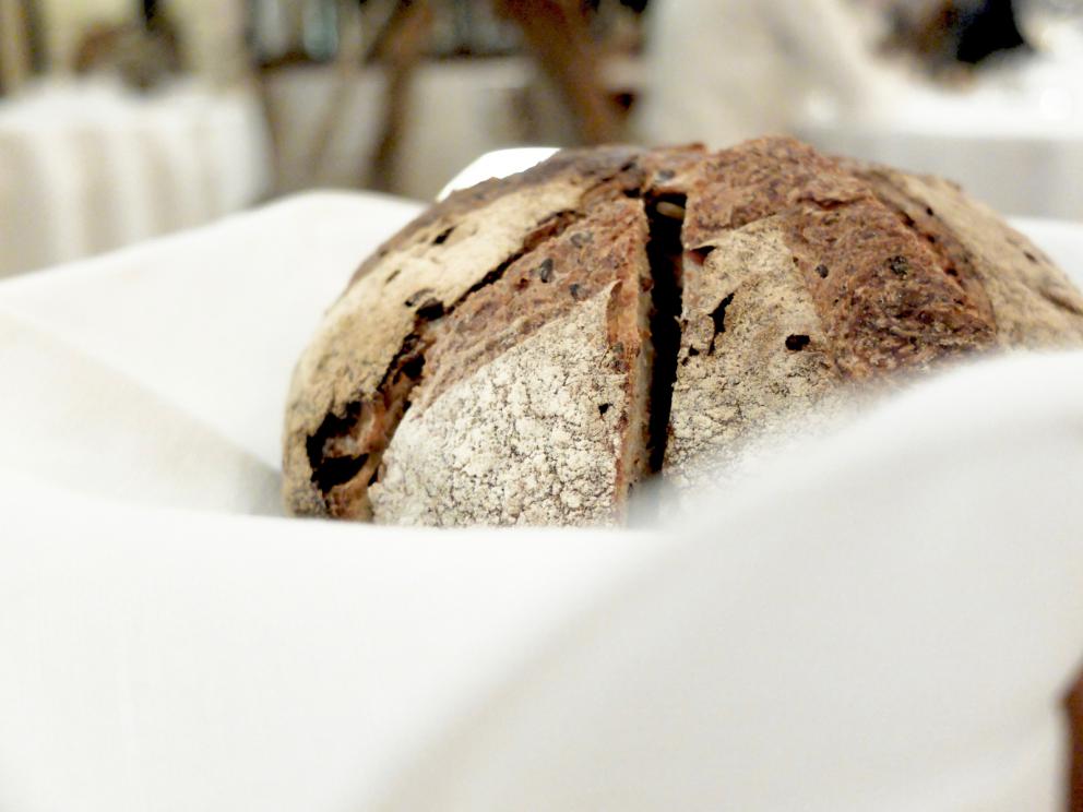 PhotogalleryOur dinner at Paolo Griffa&rsquo;s, in the photos by Tanio Liotta. We start with a long selection of appetisers. In this case, Trout marinated in beetroot juice 
Savoury churros with squid ink
Fried bread and smoked eel 
Cone of goat cheese and olives 
Moscow Mule in a sphere of white chocolate 
Jerusalem artichoke wafers with hazelnut oil, lovely
Spheres of fontina
