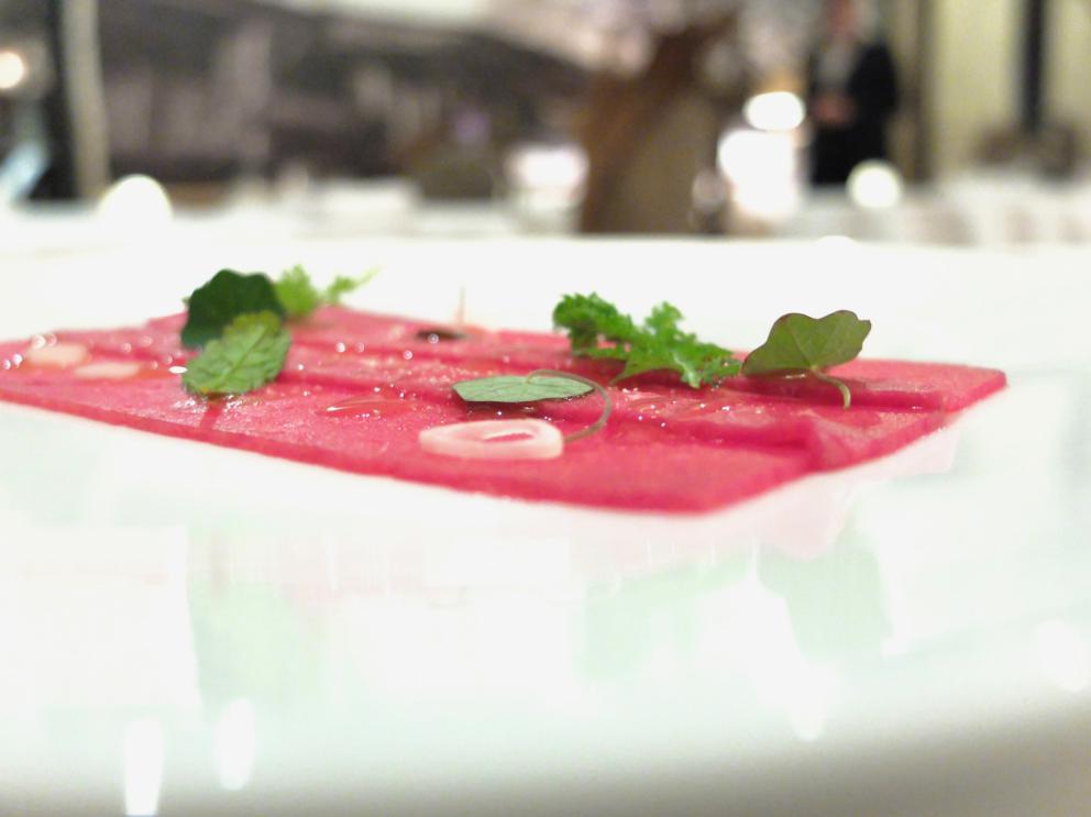 PhotogalleryOur dinner at Paolo Griffa&rsquo;s, in the photos by Tanio Liotta. We start with a long selection of appetisers. In this case, Trout marinated in beetroot juice 
Savoury churros with squid ink
Fried bread and smoked eel 
Cone of goat cheese and olives 
Moscow Mule in a sphere of white chocolate 
Jerusalem artichoke wafers with hazelnut oil, lovely
Spheres of fontina
The delicious homemade bread, with mother yeast, whole-wheat flour and seeds
