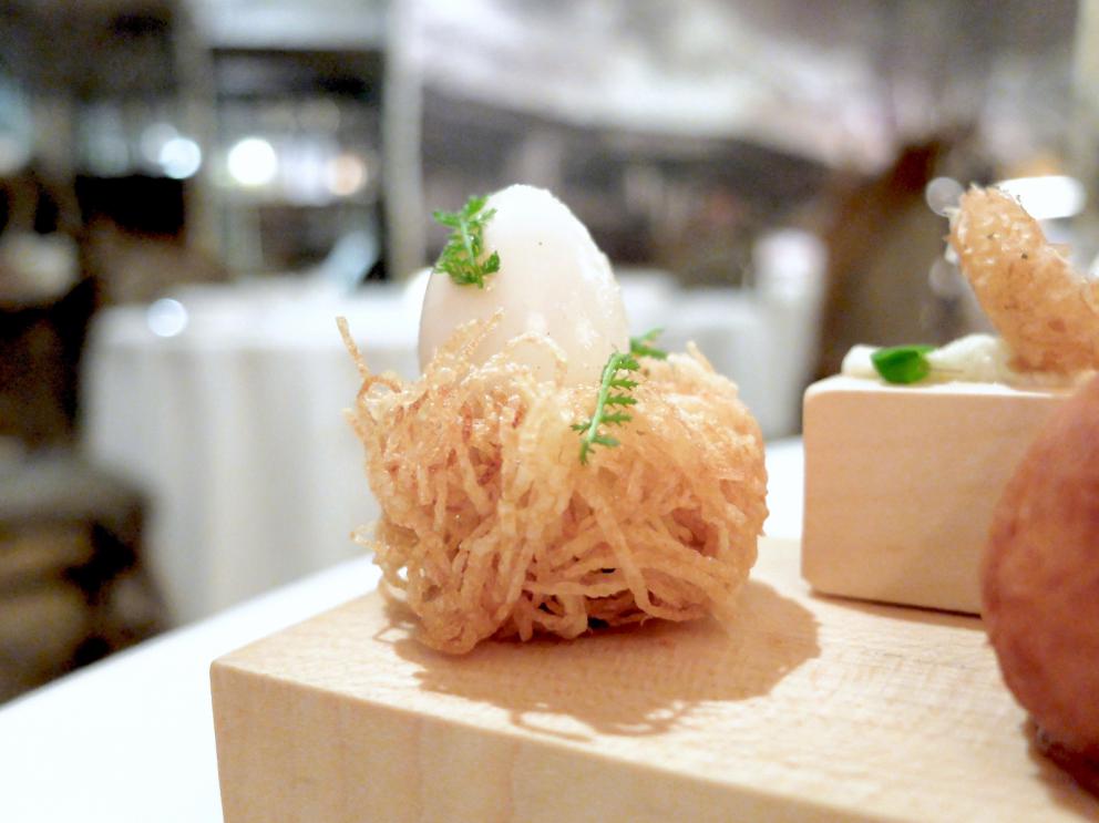 PhotogalleryOur dinner at Paolo Griffa&rsquo;s, in the photos by Tanio Liotta. We start with a long selection of appetisers. In this case, Trout marinated in beetroot juice 
Savoury churros with squid ink
Fried bread and smoked eel 
Cone of goat cheese and olives 
Moscow Mule in a sphere of white chocolate 
Jerusalem artichoke wafers with hazelnut oil, lovely
Spheres of fontina
The delicious homemade bread, with mother yeast, whole-wheat flour and seeds
Shabu shabu with ox leg from Carr&ugrave;, broth with Sansho pepper, rolled tongue in salm&igrave; with bagnetto verde, focaccia with olives.&nbsp;A great dish. Its elements also appear in the three following photos
