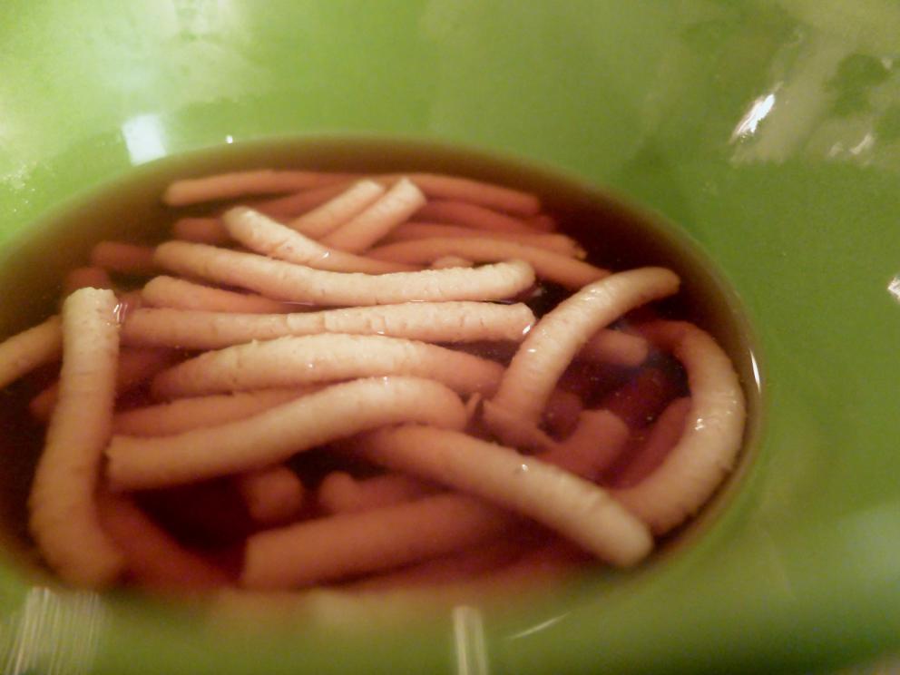 Galleria fotografica






La nostra fantastica cena da Gianluca Gorini nelle foto di Tanio Liotta. S'inizia con Chips di porro, caprino, sesamo tostato e crescione









Fantastica la Rapa rossa ripiena di burro d'alici e bergamotto









Cavolo viola marinato nell'aceto con salame di Mora romagnola grattugiato e oliva nere taggiasche









Cuori di spinacio, mandarino piccante, polvere di semi di zucca tostati









Tartelletta al parmigiano con cavolfiore e paprika salata









Viene portata al tavolo una pagnotta realizzata con farine semintegrali e tipo 1, nessun lievito (idrolisi)









Splendida la Battuta di daino aromatizzato al tè nero in "civet" di melograno, pimpinella, acetosella, mandorle (in parte armelline) e il loro estratto









Carciofo arrosto, salsa di carciofo, capperi salati e tè Matcha. Piatto favoloso









Anguilla al fumo di brace, radicchio marinato all'aceto di pinot nero, riduzione di vino rosso, salsa di scalogno. Altro grande piatto









Un'altra nuova proposta: Cappelletti ripieni di lepre in salmì, mostarda di pera cotogna, pera cotogna fermentatata, liquirizia









Un classico di Gorini, anno 2015, sempre golosissimo e raffinato insieme: Raviolo ripieno di scalogno liquido, primosale di capra, cicoria appassita






