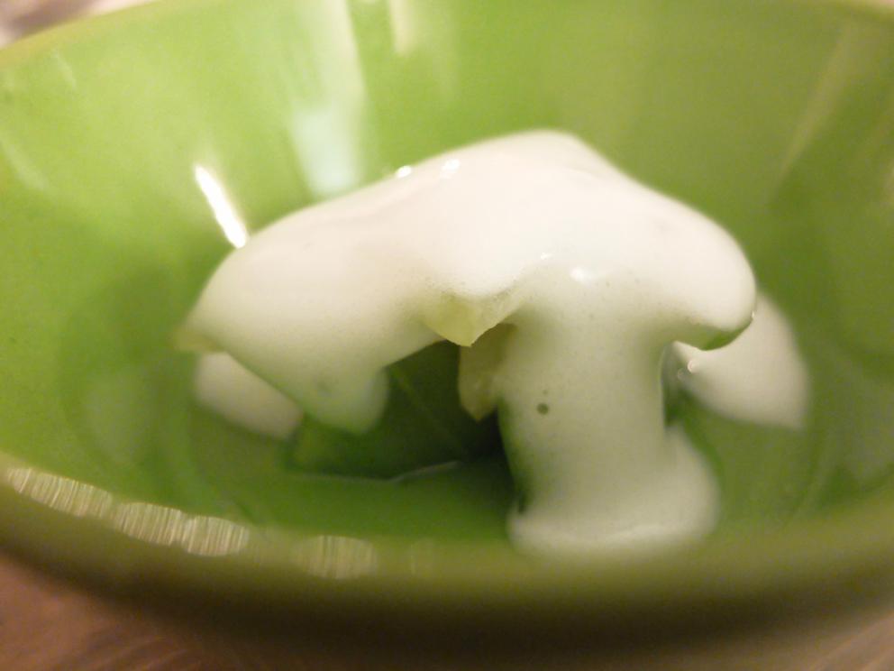 Galleria fotografica






La nostra fantastica cena da Gianluca Gorini nelle foto di Tanio Liotta. S'inizia con Chips di porro, caprino, sesamo tostato e crescione









Fantastica la Rapa rossa ripiena di burro d'alici e bergamotto









Cavolo viola marinato nell'aceto con salame di Mora romagnola grattugiato e oliva nere taggiasche









Cuori di spinacio, mandarino piccante, polvere di semi di zucca tostati









Tartelletta al parmigiano con cavolfiore e paprika salata









Viene portata al tavolo una pagnotta realizzata con farine semintegrali e tipo 1, nessun lievito (idrolisi)









Splendida la Battuta di daino aromatizzato al tè nero in "civet" di melograno, pimpinella, acetosella, mandorle (in parte armelline) e il loro estratto









Carciofo arrosto, salsa di carciofo, capperi salati e tè Matcha. Piatto favoloso









Anguilla al fumo di brace, radicchio marinato all'aceto di pinot nero, riduzione di vino rosso, salsa di scalogno. Altro grande piatto









Un'altra nuova proposta: Cappelletti ripieni di lepre in salmì, mostarda di pera cotogna, pera cotogna fermentatata, liquirizia









Un classico di Gorini, anno 2015, sempre golosissimo e raffinato insieme: Raviolo ripieno di scalogno liquido, primosale di capra, cicoria appassita









Passatelli affumicati in brodo di foglie di verza e semi di zucca









Secondo servizio della verza, dopo i passatelli. Ed è un capolavoro: Cuore di verza dolce e piccante, rispettivamente con salsa di nocciola e mostarda di mandarino









Piccione 1: Petto di piccione cotto alla brace, estratto di alloro. Il piccione ha carne favolosa, «me lo procura una contadina locale»









Piccione 2: Coscia di piccione croccante









Si accompagna con una cipolla fritta, con salsa di cipolla









Piccione 3, memorabile: Spiedino di frattaglie di piccione, limone marinato e alloro









Rognone e lingua di agnello, cicorini, rape marinate e riduzione di birra scura. Piatto gourmet, eccellente, complesso. «I cicorini me li va a cogliere la mattina un'anziana signora di Bagno, che mi vuole bene»









Si termina con una pasta: Spaghetto mantecato con burro alla genziana, caciotta di capra, verza essiccata, scorza di bergamotto candita. «Bergamotto e genziana accompagnano nel processo di digestione»






