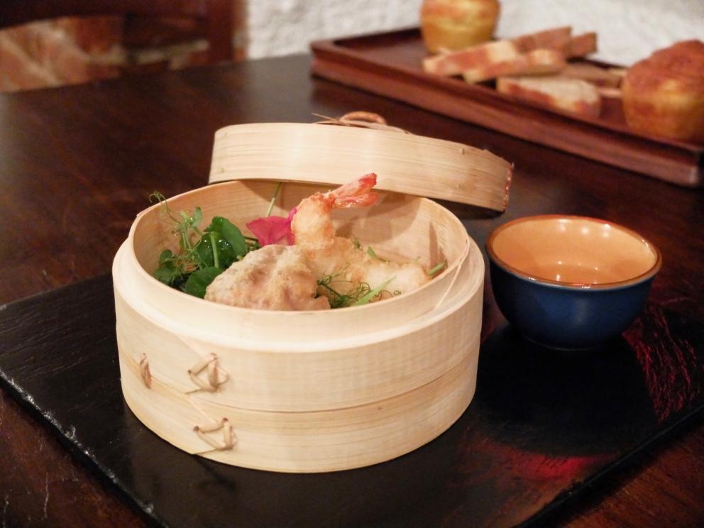 Galleria fotografica






La nostra cena al Pont de Ferr, nelle foto da Tanio Liotta. S'inizia con Messico e Nuvole: zucchero soffiato al peperoncino, salsa guacamole









Pan brioche tostato con acciuga e polvere di bagnet verd









Ciliegia di piccione









Midollo di vacca vecchia, polpa di riccio









Triglia in carpione, cavolo nano cinese






