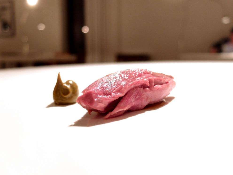 Galleria fotografica






L'eccezionale cena al Reale di Castel di Sangro, regno di Niko Romito, nella fotogallery firmata Tanio Liotta (mentre la foto sopra dello chef è di Brambilla-Serrani) 









Amuse bouche: Soffice di pistacchio salato, Ravanello marinato, Pane e ragù, Pomodoro pelato arrosto glassato al miele, Patata sotto la cenere (Foto Tanio Liotta)









Infuso di bietola









Mandorla e misticanza alcolica









Spigola, capperi e prezzemolo









Calamaro, pepe rosa e lattuga









Cocomero e pomodoro









Pancetta e sedano rapa









Tortelli con pollo, sedano e maggiorana









Animelle, panna, limone e sale









Verza arrosto









Spaghetti e pomodoro






