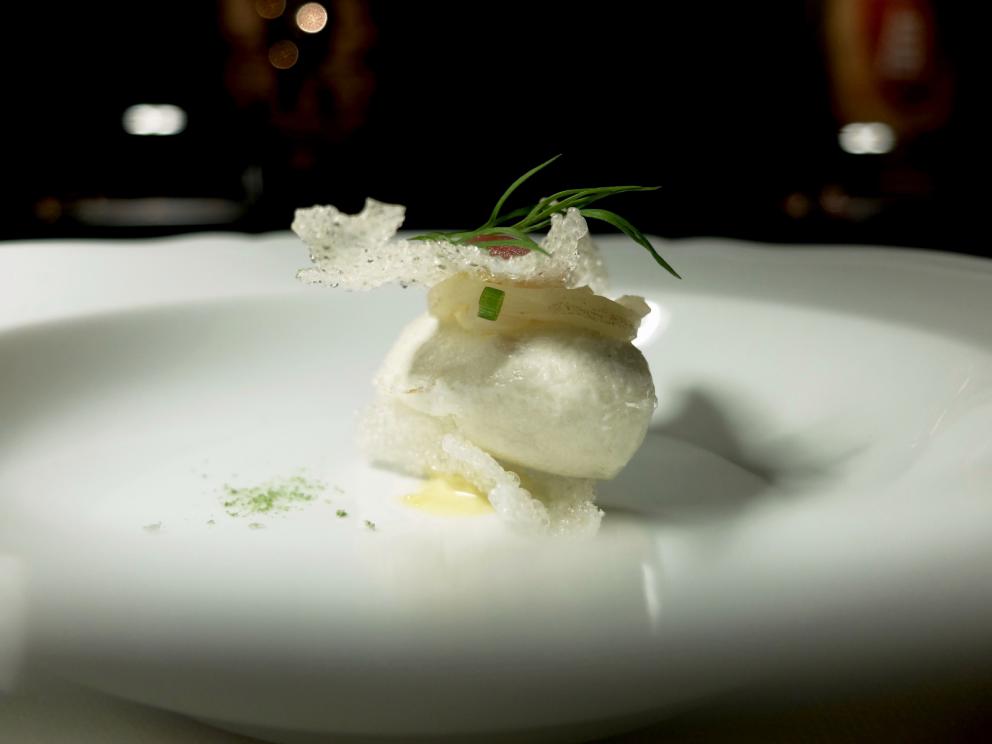 Galleria fotografica






La nostra cena al 12 Apostoli nelle foto di Tanio Liotta. S'inizia con Rapa rossa e caviale di aringa, con crème fraîche e lime






