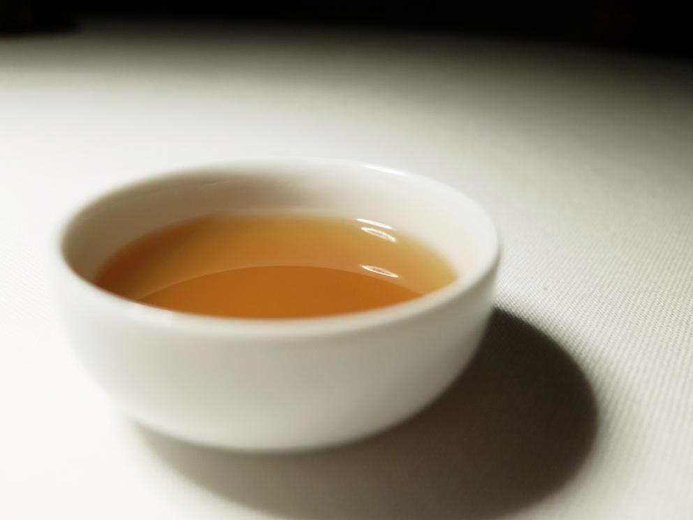 Galleria fotografica






La nostra cena al 12 Apostoli nelle foto di Tanio Liotta. S'inizia con Rapa rossa e caviale di aringa, con crème fraîche e lime









Baccalà, con curry, cipolla rossa e riso soffiato. Buonissimo 









Cotenna di maiale, rafano e salsa affumicata









Risi e bisi: cialda di riso e piselli, spuma di caprino e guanciale









Asparago al prosciutto, che viene stagionato 12 mesi, poi messo sottovuoto un mese nel Recioto e un altro mese nell'Amarone. Il piatto è una reinterpretazione di un classico anni '80, la pasta al prosciutto









Seppia, finocchio, aglio nero, con maionese d'erba cipollina






