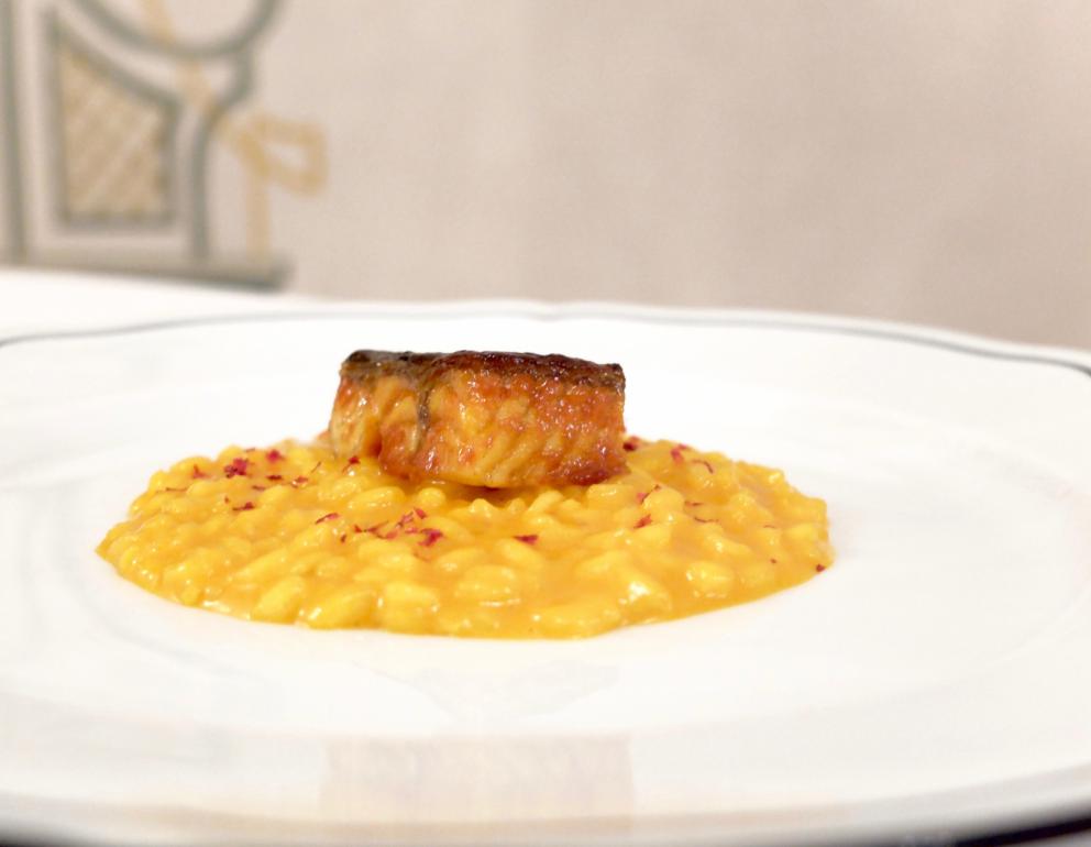 Photogallery






Our dinner, in Tanio Liotta's photos. First appetizers: Fried chicken skin with tomato mayonnaise and a new take on the "alla bella Rosina" egg - in this case the egg is a quail egg with passion fruit









Fried nettles with Maldon salt​









Cruschi peppers with fresh ricotta, Marinated mackerel with chia chips









Sausage from Bra in Roman cabbage, Lardo, cucumber and sesame seeds, Corn chips, tomato sauce and avocado









Italian style cheviche: raw ombrina, coriander oil, juniper, sauce of cherry tomatoes, of chilli pepper, of orange, of beetroot. Very good









Courgette, saras del fen, tomato, egg yolk with saffron: fresh, delicate, convincing









Cod, porcini, bagnèt verd









Seared calamari, ovuli reali, cellina olive and mustardela, adding that extra touch









A great, surprising dish: Entrecote, just seared, wild hop, cruschi pepper sauce, buckwheat. Almost a carpaccio, Piedmont has a new face






