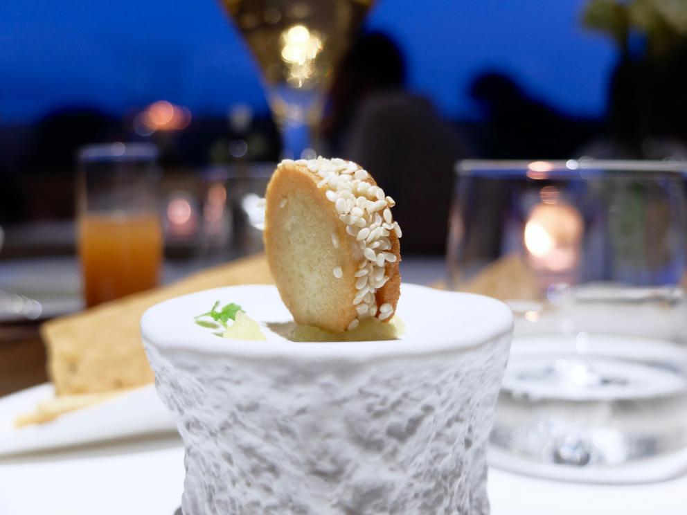 Galleria fotografica






La cena da Arnolfo negli scatti di Tanio Liotta. S’inizia con gli appetizer: Tartare di Chianina di Simone Fracassi (leggi anche: La crociata di Fracassi, re della Chianina), maionese vegana alle olive e olio in polvere









Fiore di zucca ripieno di ricotta, pomodoro candito






