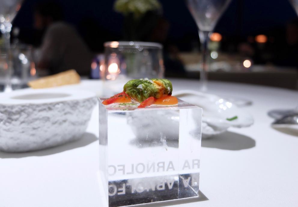 Galleria fotografica






La cena da Arnolfo negli scatti di Tanio Liotta. S’inizia con gli appetizer: Tartare di Chianina di Simone Fracassi (leggi anche: La crociata di Fracassi, re della Chianina), maionese vegana alle olive e olio in polvere






