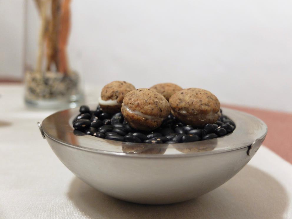 Photogallery






Our nice dinner in the photos by Tanio Liotta. Starting with the appetizers: Wafers of rice from Sibari (black and whole rice) with ketchup and 'nduja






