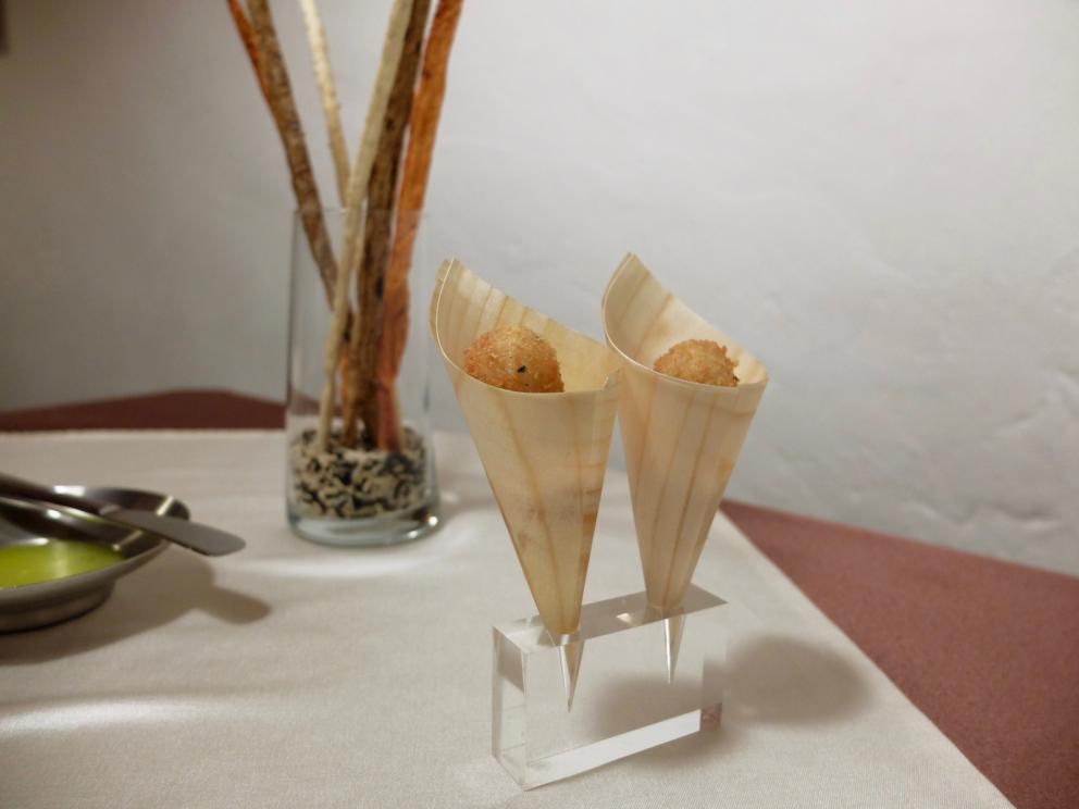 Photogallery






Our nice dinner in the photos by Tanio Liotta. Starting with the appetizers: Wafers of rice from Sibari (black and whole rice) with ketchup and 'nduja









Buckwheat biscuits, blue cheese, salted nuts 






