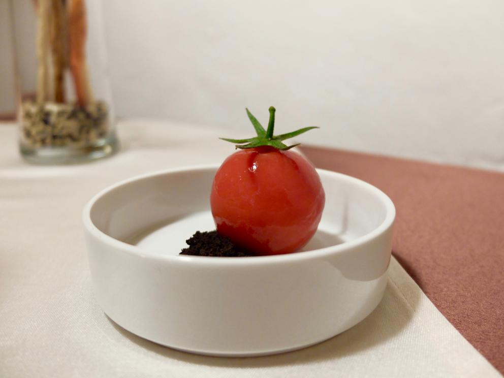 Photogallery






Our nice dinner in the photos by Tanio Liotta. Starting with the appetizers: Wafers of rice from Sibari (black and whole rice) with ketchup and 'nduja









Buckwheat biscuits, blue cheese, salted nuts 









Salted codfish croquettes 









Hemp wafer, cucumbers, pecorino, kiwi and mackerel 






