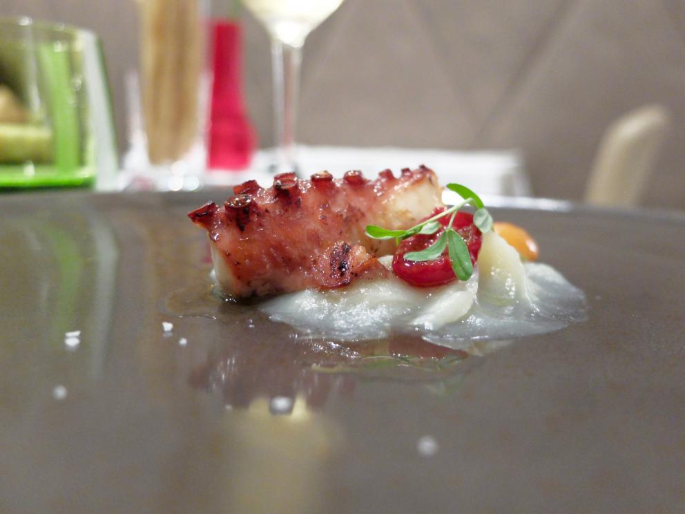 Photogallery






Our dinner at Gambero Rosso in the photos by Tanio Liotta. We start with the appetizers: Focaccina with lampuga, capers and yellow date tomatoes









Pinsetta with alalunga tuna and red date tomatoes









Prawn and lard sandwich









Corallino tomato filled with burrata and scales of tuna bottarga









Raw scampi, cucumber granita and Siberian caviar









Tris of tartare: this one is with tuna, red onions and cherry tomatoes…









Second tartare: amberjack, black olives, pesto of capers, oil aromatised with vanilla and tomato confit









Third: grouper and mango






