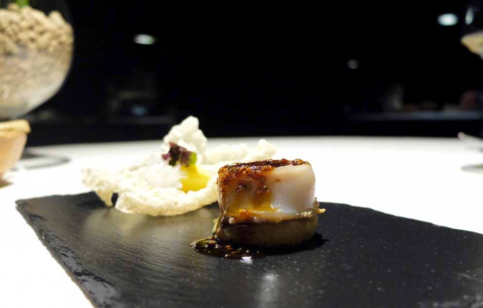 Galleria fotografica






Il celebre Rossini di Fasolato: fragole, spuma di prosecco e gambero in tempura. La fotogallery è firmata Tanio Liotta









Mojito di scampi, cetriolo, gel di gin Hendrick's e spruzzata dello stesso gin






