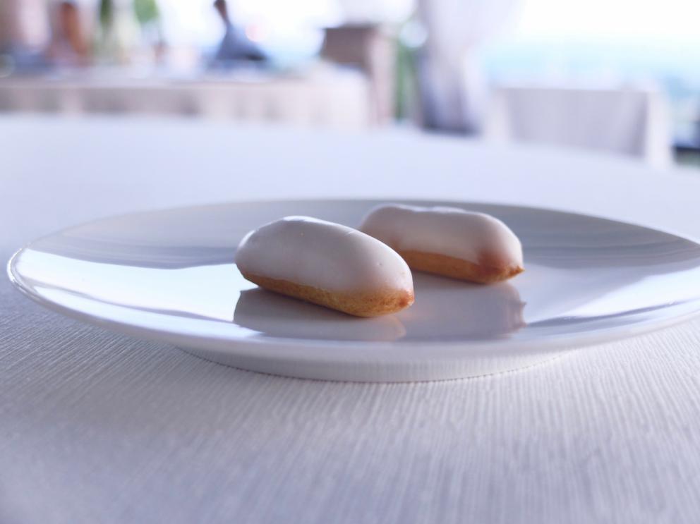 Photogallery






Mammoliti with patron Ventura and the staff: 12 people. Portuguese Pedro Demetrio is the sommelier. Photos by Tanio Liotta









We start with the appetizers: Tuile with squid ink and tuna mousse  









Beef steak flower (Heliconia mariae) and sweet peach 









Tube of bechamelle and jowl bacon 






