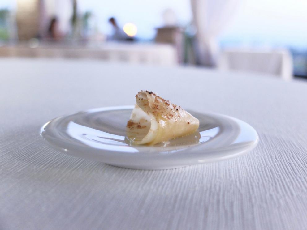 Photogallery






Mammoliti with patron Ventura and the staff: 12 people. Portuguese Pedro Demetrio is the sommelier. Photos by Tanio Liotta









We start with the appetizers: Tuile with squid ink and tuna mousse  









Beef steak flower (Heliconia mariae) and sweet peach 









Tube of bechamelle and jowl bacon 









Goat cheese éclair 









Radish with sesame brittle and cream of anchovies 









Potato scamorza with carbonara cream 






