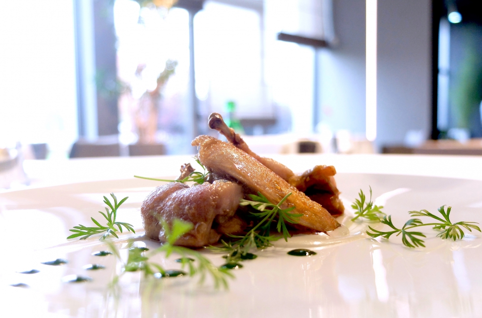 Photogallery






Croquette of mortadella, pea sprout salad, leaf of sanguinella, pea cream: an immediately striking appetizer. Photo gallery by Tanio Liotta









Spiral of egg cooked at low temperature, whisked egg white, acid and spicy contrasts 









Lukewarm smoked oysters, pistachio from Bronte, juniper oil 









Lukewarm egg white tagliolini, cream of Parmigiano, truffle caviar 









Mezze maniche with prosciutto stock, fried cake and reduced balsamic vinegar 









Ray wings, prickly pear, toasted black sesame oil, fermented plums, millet from Senegal, fried lotus flowers and tubers






