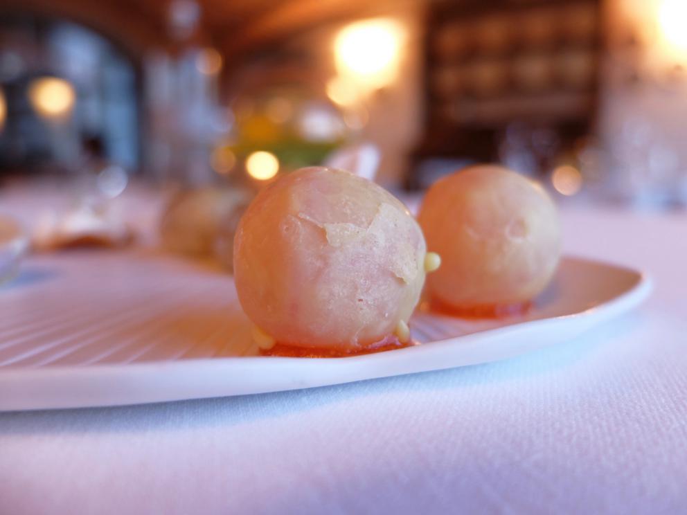 Photogallery






Our dinner at Locanda del Pilone, depicted by Tanio Liotta. First the appetizers: Chips of sweet potatoes, sour cream and salted cod carpaccio 









Sandwich with almonds and octopus pâté 









Bau (or baozi, that is to say the Chinese steamed roll stuffed ) with a sauce of hare. Excellent






