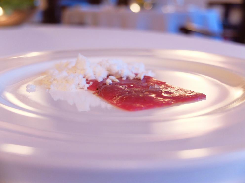 Photogallery






Our dinner at Locanda del Pilone, depicted by Tanio Liotta. First the appetizers: Chips of sweet potatoes, sour cream and salted cod carpaccio 









Sandwich with almonds and octopus pâté 









Bau (or baozi, that is to say the Chinese steamed roll stuffed ) with a sauce of hare. Excellent









Sphere of olives with Aperol spritz






