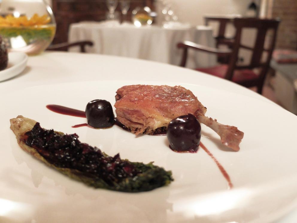 Photogallery






Our dinner at Locanda del Pilone, depicted by Tanio Liotta. First the appetizers: Chips of sweet potatoes, sour cream and salted cod carpaccio 









Sandwich with almonds and octopus pâté 









Bau (or baozi, that is to say the Chinese steamed roll stuffed ) with a sauce of hare. Excellent









Sphere of olives with Aperol spritz









The real beginning: Carpaccio, rocket pesto, hazelnut, snow of Parmigiano









Raw scallops and beetroots, with lime zest, leaves of radish and sauce of scallop coral









La nostra finanziera with red prawns from Mazara









Ramen Piedmontese style






