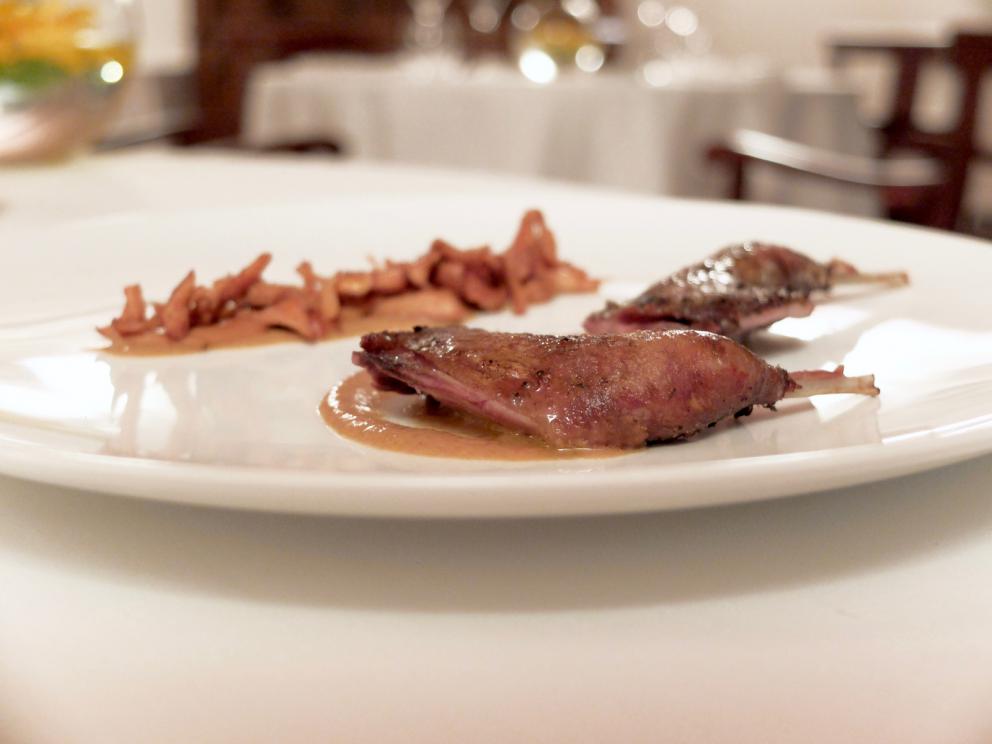 Photogallery






Our dinner at Locanda del Pilone, depicted by Tanio Liotta. First the appetizers: Chips of sweet potatoes, sour cream and salted cod carpaccio 









Sandwich with almonds and octopus pâté 









Bau (or baozi, that is to say the Chinese steamed roll stuffed ) with a sauce of hare. Excellent









Sphere of olives with Aperol spritz









The real beginning: Carpaccio, rocket pesto, hazelnut, snow of Parmigiano









Raw scallops and beetroots, with lime zest, leaves of radish and sauce of scallop coral









La nostra finanziera with red prawns from Mazara









Ramen Piedmontese style









Duck leg confit, cherries, hazelnuts and braised lettuce 









Partridge and whisky, black truffle and chanterelle mushrooms, first serving: the breast in whisky and black truffle






