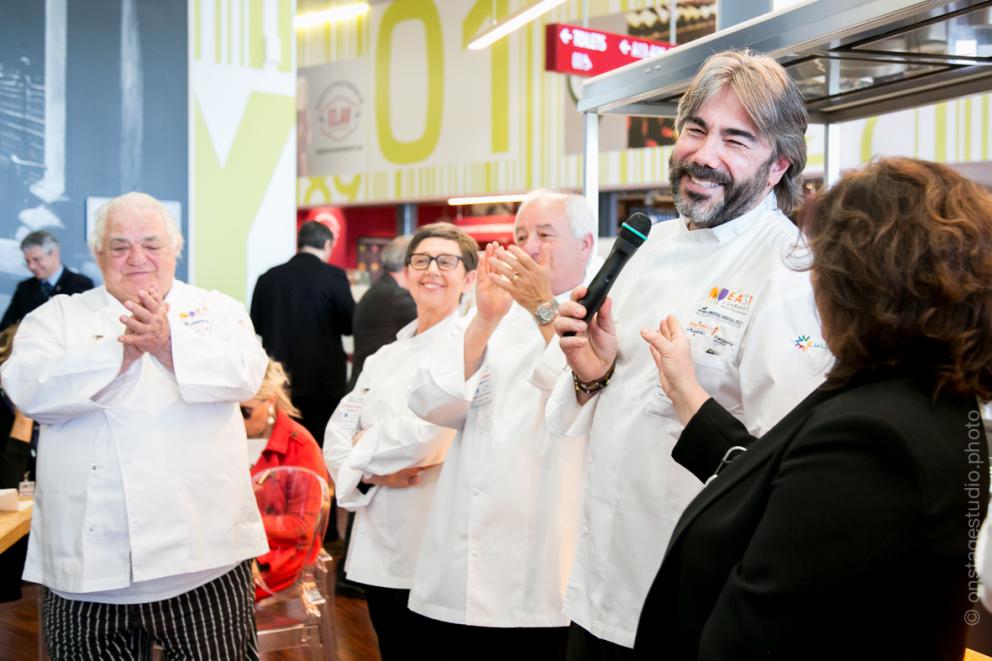 Galleria fotograficaIl piatto di Philippe Lev&eacute;ill&eacute;,&nbsp;Cubismo di sarde di lago, salsa verde e verdure agrodolci&nbsp;(qui la ricetta). Tutte le foto sono di&nbsp;Sonia Santagostino
Roberta Garibaldi, direttrice scientifica East Lombardy
