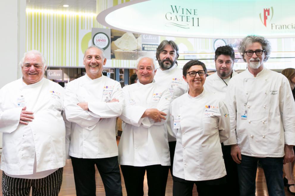 Galleria fotograficaIl piatto di Philippe Lev&eacute;ill&eacute;,&nbsp;Cubismo di sarde di lago, salsa verde e verdure agrodolci&nbsp;(qui la ricetta). Tutte le foto sono di&nbsp;Sonia Santagostino
Roberta Garibaldi, direttrice scientifica East Lombardy
