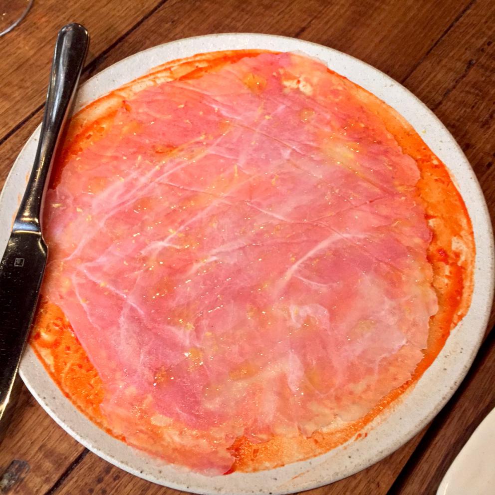 Galleria fotografica






Con l'aereo che sarebbe atterrato all'aeroporto di Melbourne alle 4.20 del mattino di martedì 4 aprile, ha fatto davvero piacere entrare della stanza 1729 del Langham Hotel lungo la South Bank del fiume Yarra e trovarvi della frutta fresca









Lo skyline notturno di Melbourne dalla camera al Langham. Il sole sarebbe sorto un paio d'ore dopo









Prima colazione con vista sul centro di Melbourne e il corso del fiume Yarra









Nicolas Chatenier, responsabile del panel francese nella giuria dei 50 Best, ha invitato stampa, cuochi e amici al Philippe Restaurant in pieno centro di Melbourne. «La Francia e i Fifty hanno avuto in passato relazioni torbulente che stiamo superando e così eccoci qui da uno chef che ha lavorato per anni e anni con Paul Bocuse». In effetti Philippe Mouchel è quanto di più lontano possiamo aspettarci oggi da una tavola contemporanea. Da un eccesso all'altro?









Clement Vachon e Yannick Alléno









Mauro Colagreco e Massimiliano Alajmo. Per la prima volta è toccato al fratello chef rappresentare le Calandre ai 50 Best. In passato, a Londra e a New York, era sempre andato Raffaele Alajmo









Dominique Crenn, argento vivo









Una tavola italiana è sempre allegra e calamita tutti, anche Yoshihiro Narisawa









La prima cena a Melbourne? Cafè Di Stasio, la buona Italia nel mondo









Rinaldo Di Stasio, per tutti Ronnie, produce vino nella Yarra Valley dal 1994. Le etichette le cura suo padre in maniera molto singolare: scrivendo l'originale a mano



















«DOC, siamo nati pizzaioli» è scritto su una grande lavagna in una delle due pizzerie chiamate DOC da Tony Nicolini. Questa è quella in Albert Park









La stessa inquadratura di prima ma con i fattori invertiti per evidenziare la foto di papà Nicolini quando era un giovane pizzaiolo arrivato nella metropoli dello stato di Victoria









Volo di mongolfiere su Melbourne all'alba di mercoledì 5 aprile 2017









Mercoledì 5 aprile, ore 9.30 del mattino, il giorno della verità dei Fifty Best 2017: la tensione di Massimo Bottura in attesa della sera









Massimo Bottura e Ben Shewry, chef neozelandese trapiantato a Melbourne in Australia









Dan Barber, chef-patron di Blue Hill at Stone Barns poco a nord di New York. Profeta della sostenibilità a 360° ha sospirato e poi sorriso quando gli abbiamo chiesto di Donald Trump presidente: «Il mio lavoro diventa più difficile, ma la sfida molto più interessante»









A conferenza e interviste concluse, posano i 5 chef intervistati. Da sinistra verso destra Gaggan Anand, Dan Barber, Elena Arzak, Virgilio Martinez e Yannick Alléno









Foto ricordo per me con, da sinistra, Virgilio Martinez, Valeria Senigaglia, Alessandra Gesuelli, Gaggan Anand e Elisabetta Canoro









Mercoledì 5 aprile a Melbourne: alle 6.30 della sera vengono aperti gli ingressi del Royal Exhibition Building e i quasi 1000 invitati iniziano a defluire, suddivisi in due file. A destra red carpet per i vip, a sinistra il dietro le quinte per la stampa









Finiti gli scatti con mogli, fidanzate e amici, Alajmo, Bottura, Crippa e Romito, reggendo un A4 ciascuno, ricorderanno così l'amico Bob Noto, scomparso a Torino lo scorso 23 marzo. Davvero un bel gesto









All'incrocio dei due assi di un edificio che quando venne inaugurato, nel 1880, era il più grande dell'intera Australia, due grandi postazioni per il party post-premiazione. Da una parte il pesce...









E dall'altra la carne bovina. Lavorata sul posto, poi cotta alla brace all'esterno assieme a dell'ottimo agnello, la vista della mezzena di un manzo non ha entusiasmato tutti gli ospiti. Nell'alta cucina c'è anche chi è vegetariano o vegano...









Massimo Bottura e Massimiliano Alajmo ormai a giochi fatti e, soprattutto, annunciati









Tra gli espositori di cose buone durante la cerimonia anche Calia, un distributore di qualità con un miele da favola da fiori di Leatherwood, un arbusto che cresce in Tasmania. Ne ho chiesto un campione da portare con me in Italia, mi è stato dato con questa motivazione: «Lo prenda pure perché ha chiesto il permesso invece di mettersi in tasca la boccetta». In un certo senso, edificante









Il diavolo non fa i coperchi, l'iPhone non sempre fa le foto a fuoco soprattutto quando chi lo usa ha fretta di fissare un gruppo di mogli degli chef premiati come al centro Lara Gilmore, la signora Bottura









Ai fotografi professionisti le foto non vengono mai sfuocate. E se capita è perché lo volevano









Massimo Bottura non si separa mai da un tricolore che riporta i primi tre articoli della costituzione, uno per colore partendo ovviamante dal verde









Le premiazioni sono finite, la festa quasi e allora ben venga un paio di scarpe, comodissimi sandali per Ana Ros, Best Female Chef per il 2017









L'Higher Ground è un localone bello ma rumoroso accidenti, in centro a Melbourne, punto di riferimento per gli chef arrivati da tutto il mondo. Bottura e Humm vi hanno tenuto una conferenza prima della premiazione, Daniel vi è tornato con la moglie Olimpia il giorno dopo essere stato applaudito numero uno al mondo, giovedì 6 aprile









Toast e avocado all'Higher Ground per un cremoso inizio di giornata dopo una nottata in bianco per via dei 50 Best









Hummus con verdure e uovo in camicia, sempre per prima colazione all'Higher Ground









Un esterno a Carlton dove Tony Nicolini ha aperto il secondo DOC Pizza & Mozzarella Bar, 295 Drummond Street









La pizzeria di Tony Nicolini a Carlton dopo il servizio del pranzo. Nota importante: il motto di Nicolini gli fa onore: «People and pizza before profit», il cliente e il prodotto prima del profitto.









Il Grande Abruzzo in Italia e nel mondo: Tony Nicolini, ristoratore in Melbourne, e Niko Romito, da Castel di Sangro a un posto nella classifica dei World's 50 Best Restaurants 2017









Una interpetazione di pizza Margherita da parte di Tony Nicolini, con mozzarella di bufala prodotta in Australia









DOC e la pizza al tonno. In casa Marchi abbiamo un debole per tutte le pizze al tonno :-)









Una ricca intepretazione da parte di Tony Nicolini della Marinara con passata di pomodori gialli ad armonizzare acciughe, capperi e olive









IDES, il ristorante di Peter Gunn, per un lustro in forza all'Attica di Ben Shewry e vittorioso a livello Oceania nell'edizione 2015 dello S.Pellegrino Young Chef. Dopo alcuni pop-up restaurant, l'insegna tutta sua. Purtroppo solo menù degustazione e senza alternative. Prendere o lasciare. Non sempre uno è contento di queste imposizioni









Il Cetriolo di IDES marinato in olio, menta e rosmarino su panna acida e semi di papavero, fieno greco e finger lime









Il barramundi cotto al forno con mais dolce e aglio nero, poi caramellato con vino rosso e fondo di agnello. Gusto pieno, tendente al dolce che si fa mangiare con piacere. Purtroppo, consistenza cremosa della carne. A tratti fastidiosa









Ottimo filetto al pepe da IDES, purtroppo il più piccolo che mi sia stato servito in sessant'anni









L'ingresso di Embla, cibi e vini controcorrente in pieno centro a Melbourne. Patron Christian McCabe, chef e coproprietario Dave Verheul









La cucina a vista di Embla






